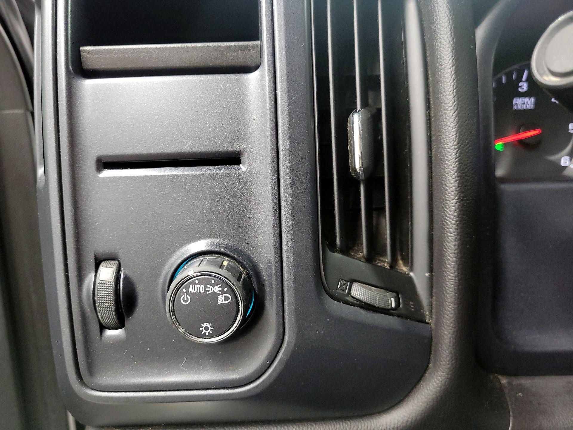 Thumbnail: 2015 Chevrolet Silverado 1500 - 13