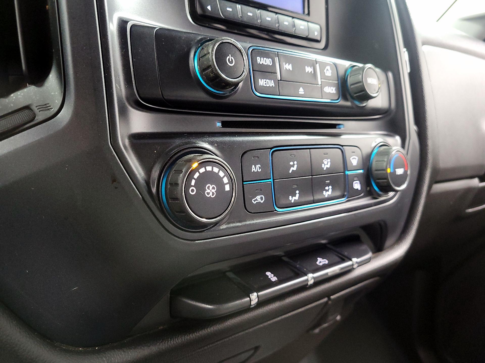 Thumbnail: 2015 Chevrolet Silverado 1500 - 16