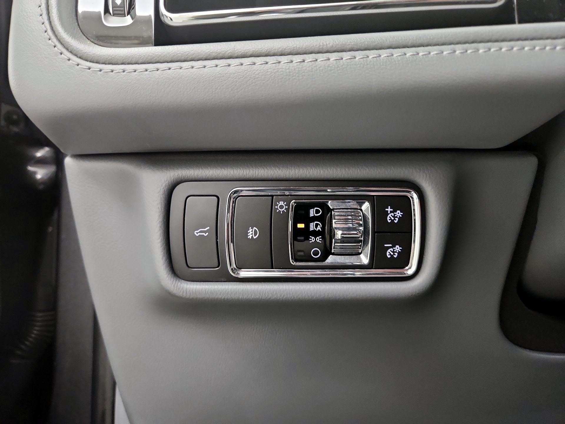 Thumbnail: 2020 Lincoln Aviator - 13