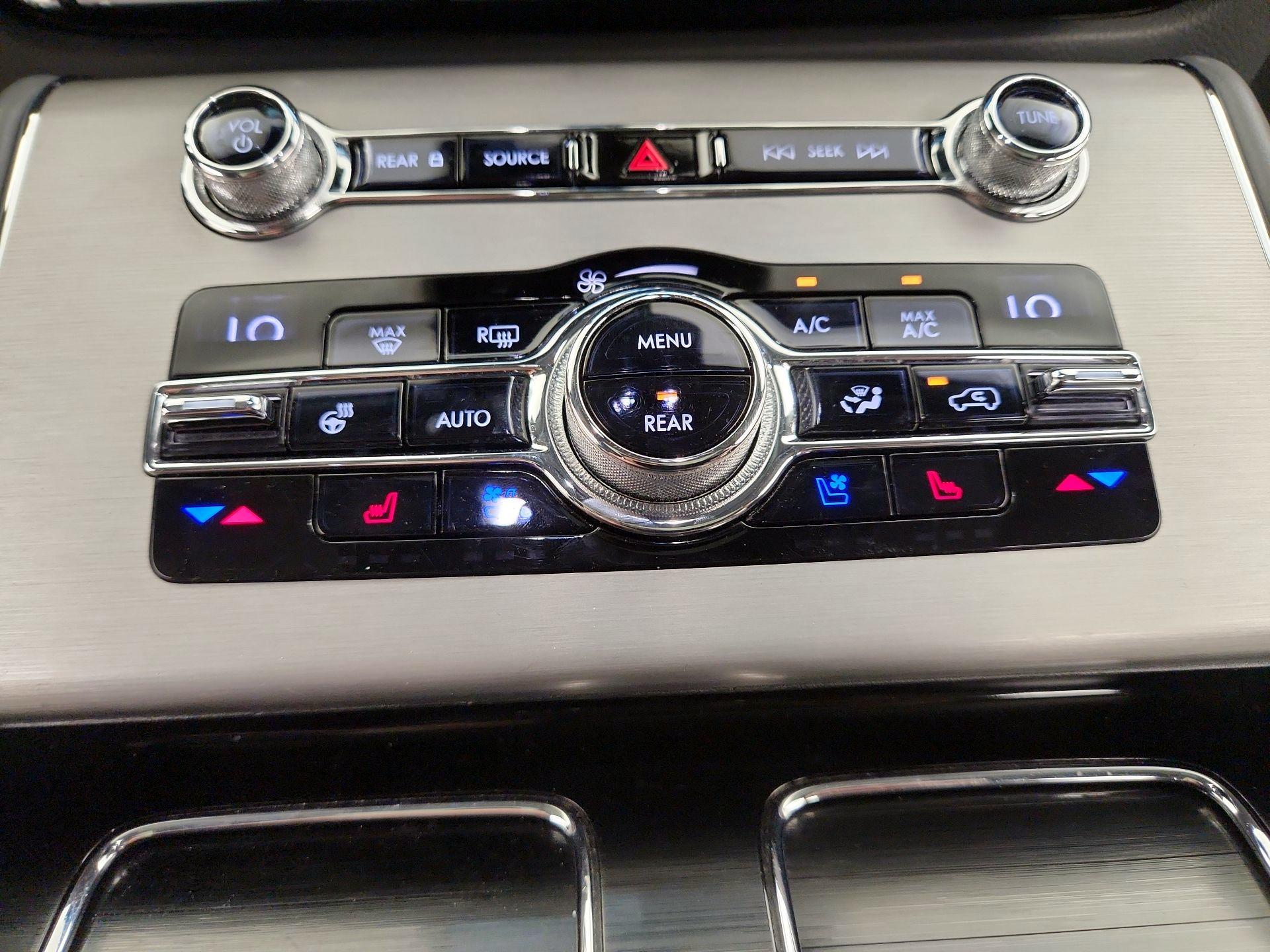 Thumbnail: 2020 Lincoln Aviator - 17