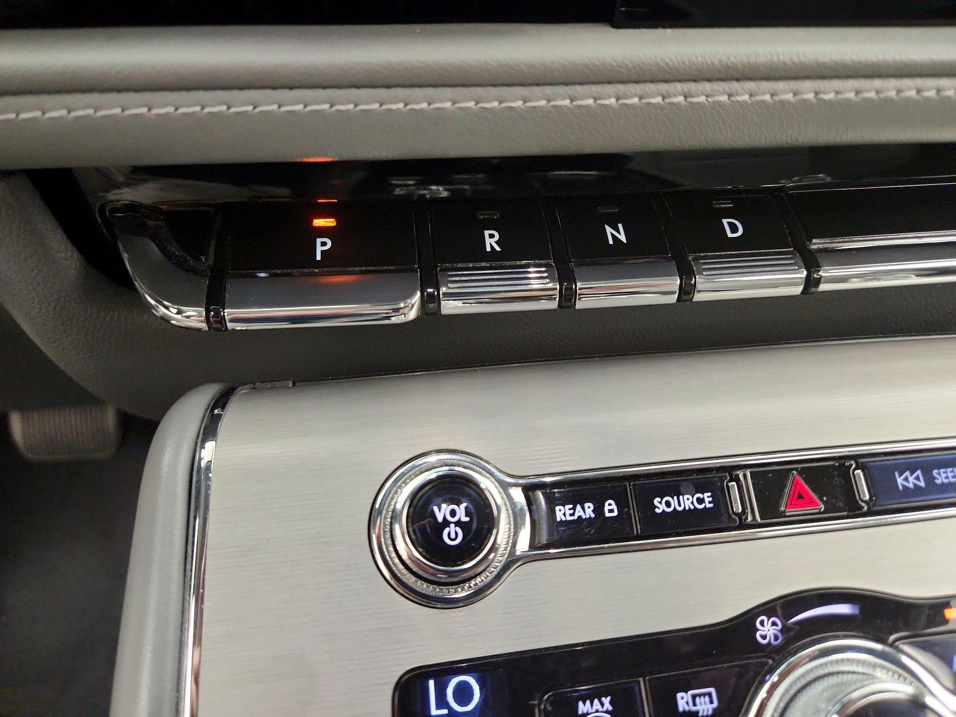 Thumbnail: 2020 Lincoln Aviator - 18