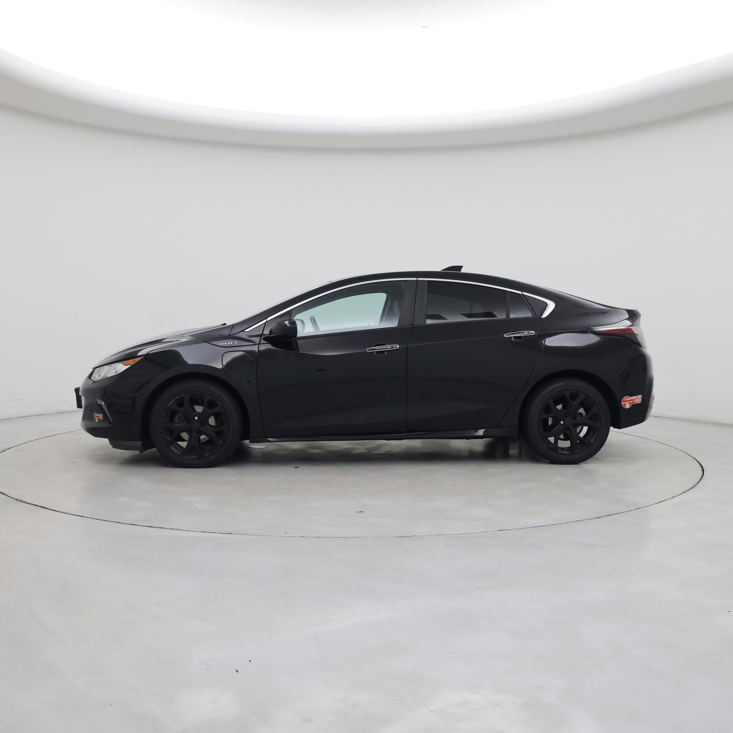 Thumbnail: 2017 Chevrolet Volt - 3