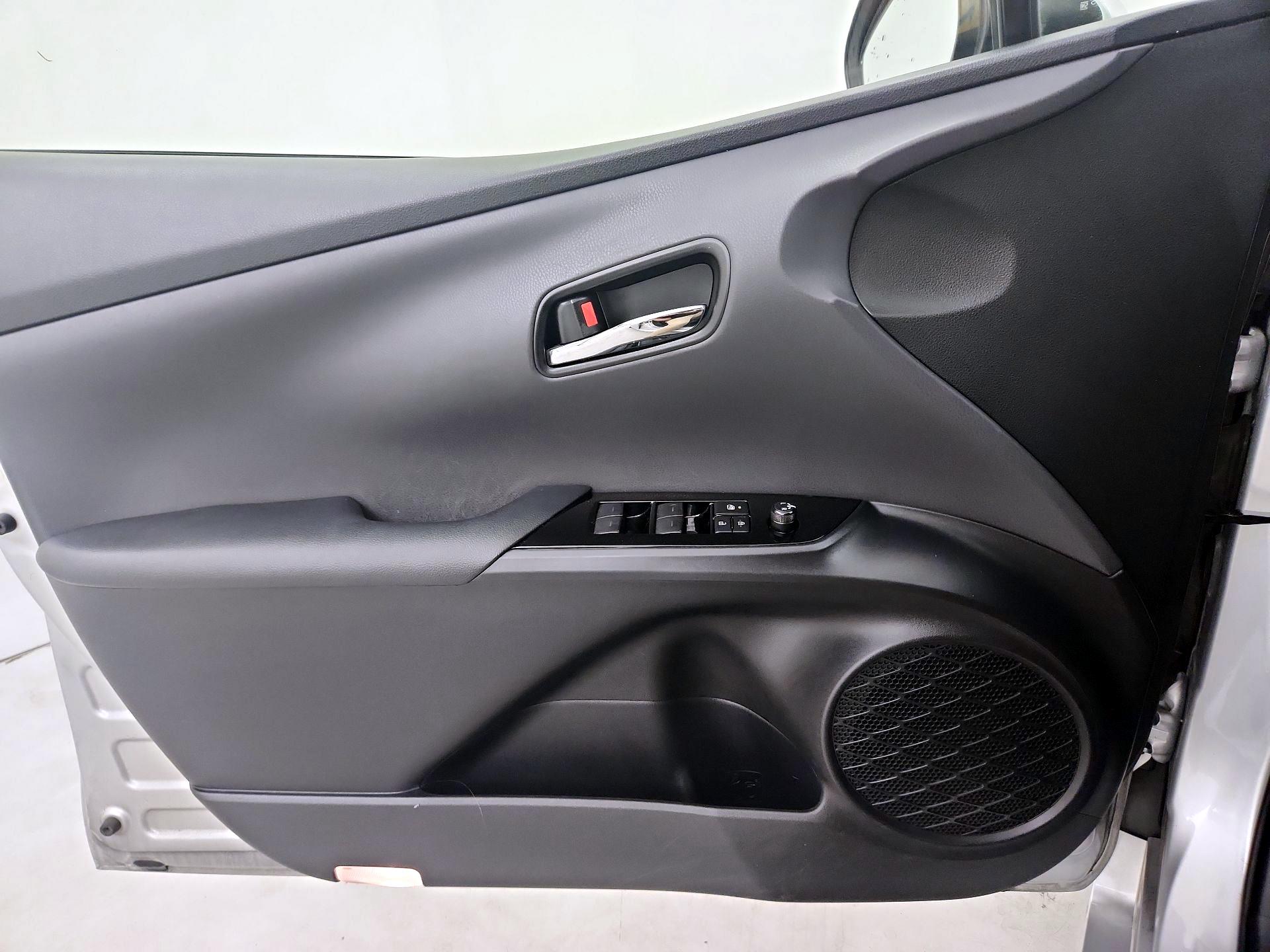 Thumbnail: 2019 Toyota Prius - 12