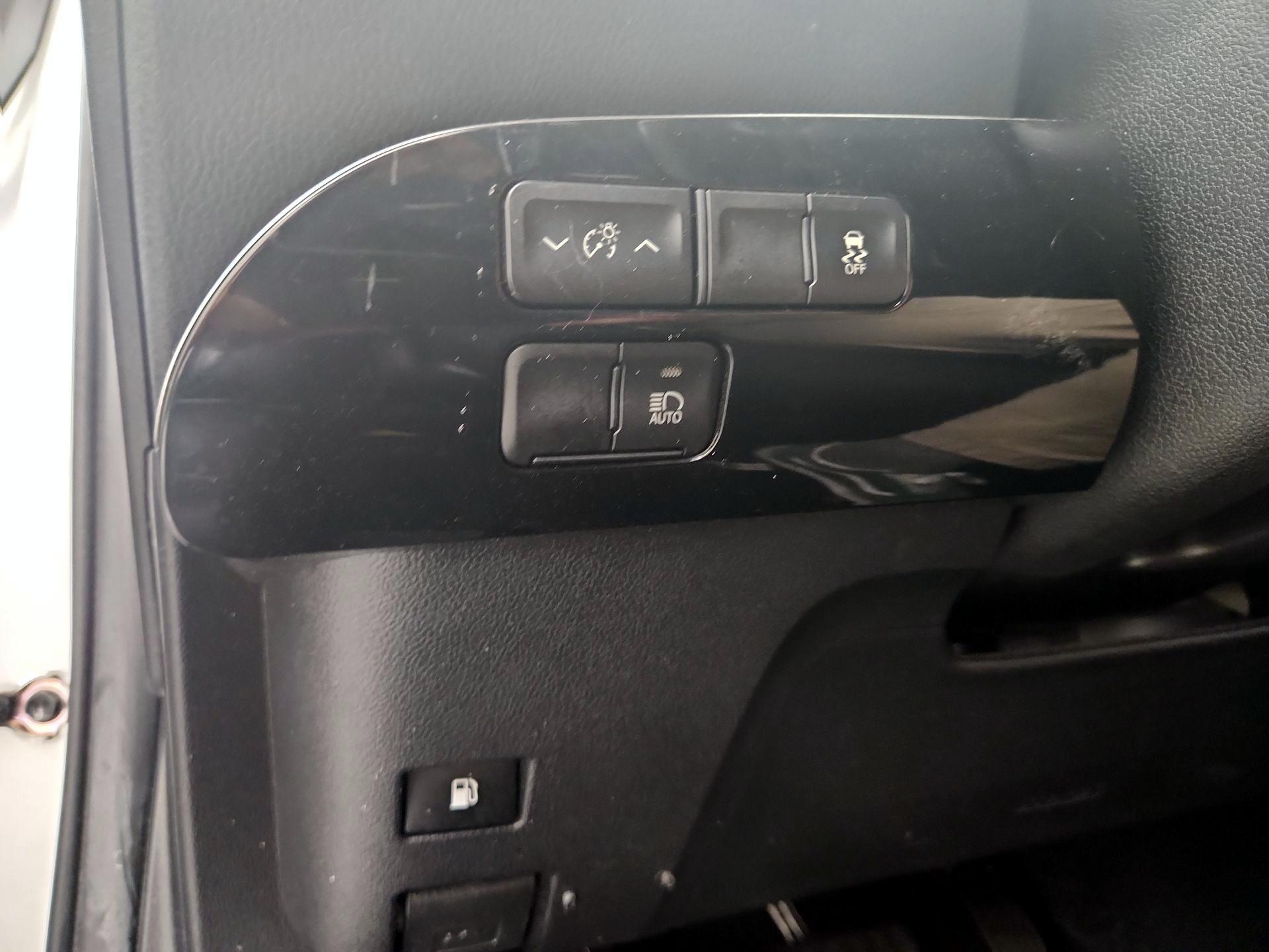 Thumbnail: 2019 Toyota Prius - 13