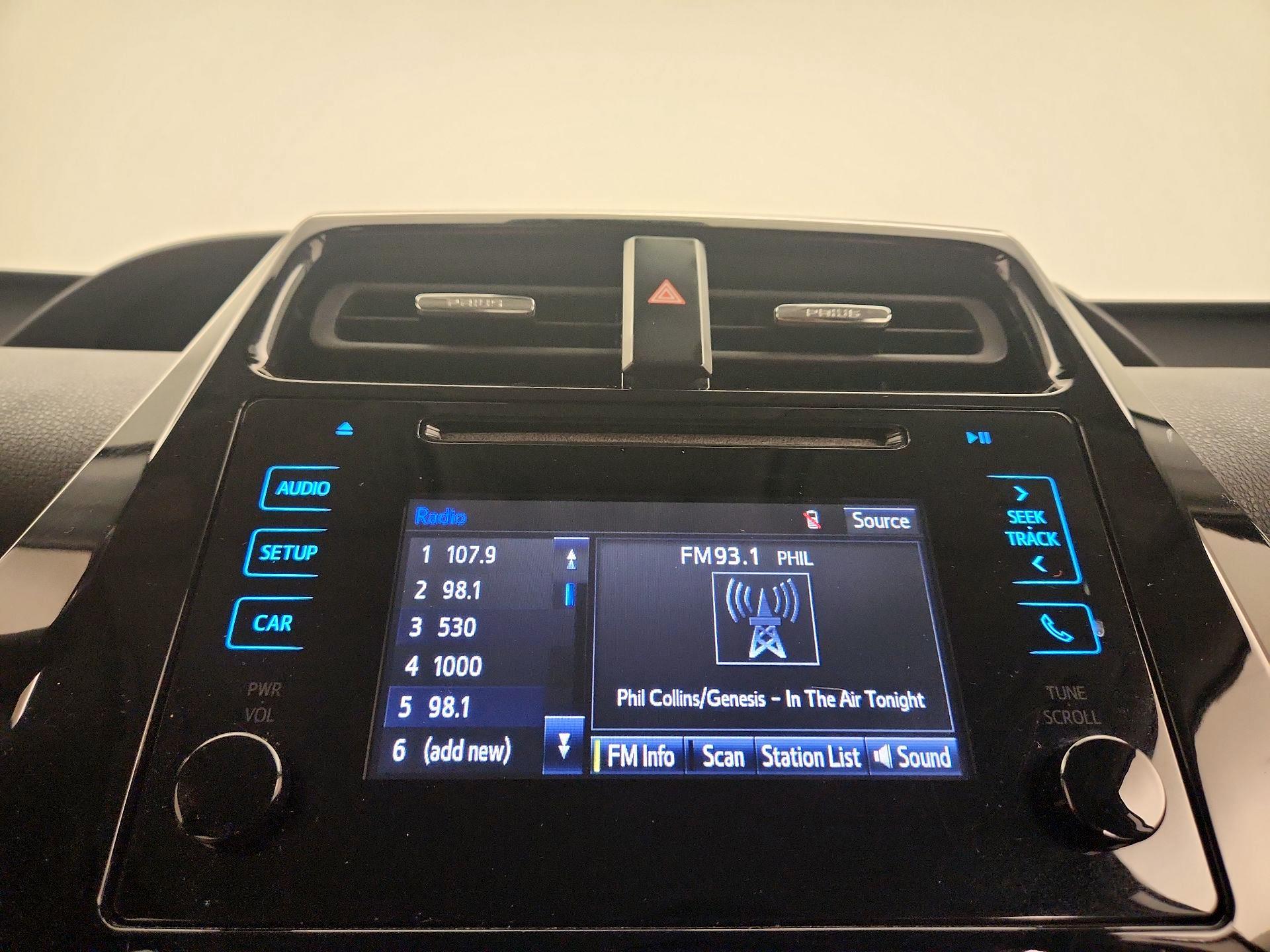 Thumbnail: 2019 Toyota Prius - 15