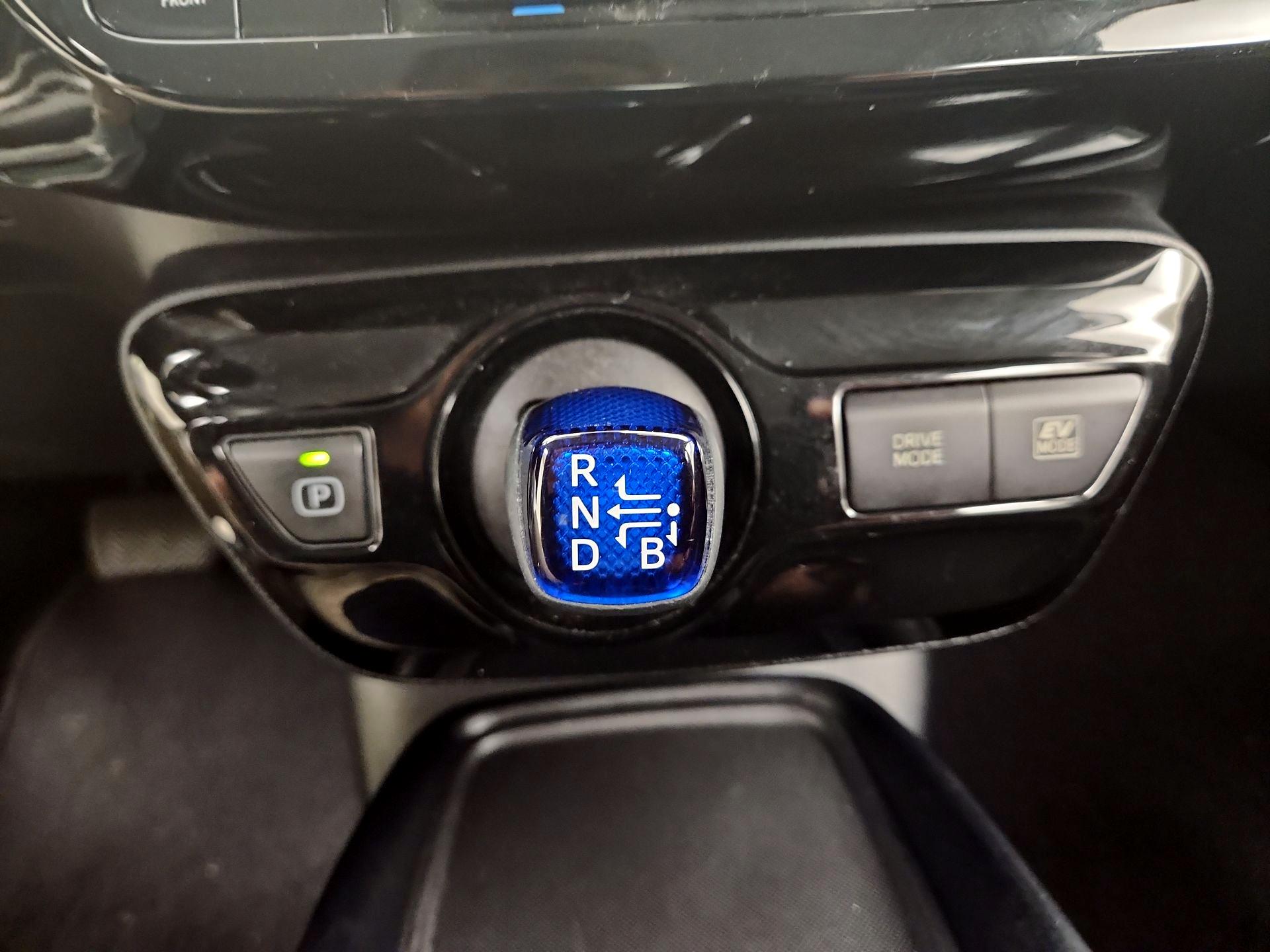 Thumbnail: 2019 Toyota Prius - 17