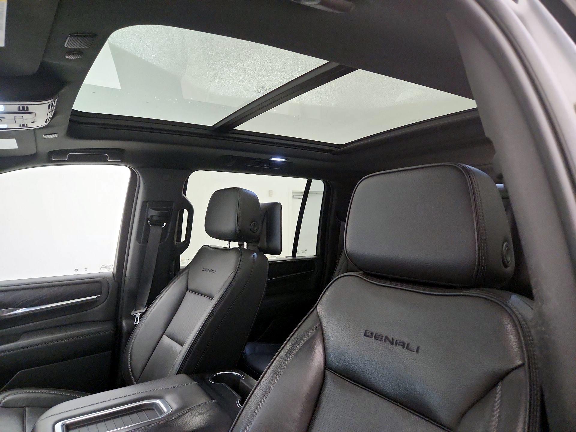 Thumbnail: 2023 GMC Yukon XL - 20