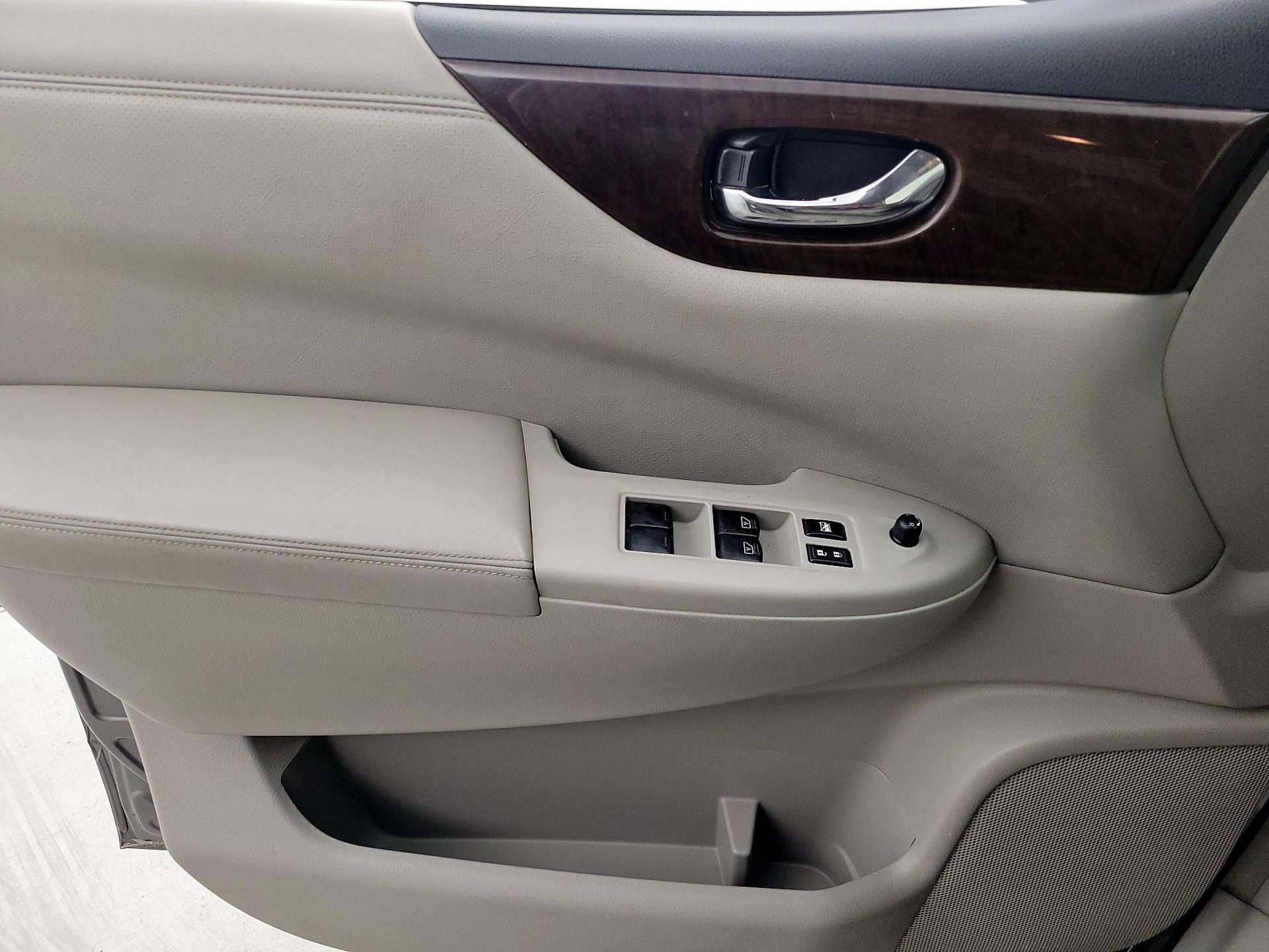 Thumbnail: 2016 Nissan Quest - 12