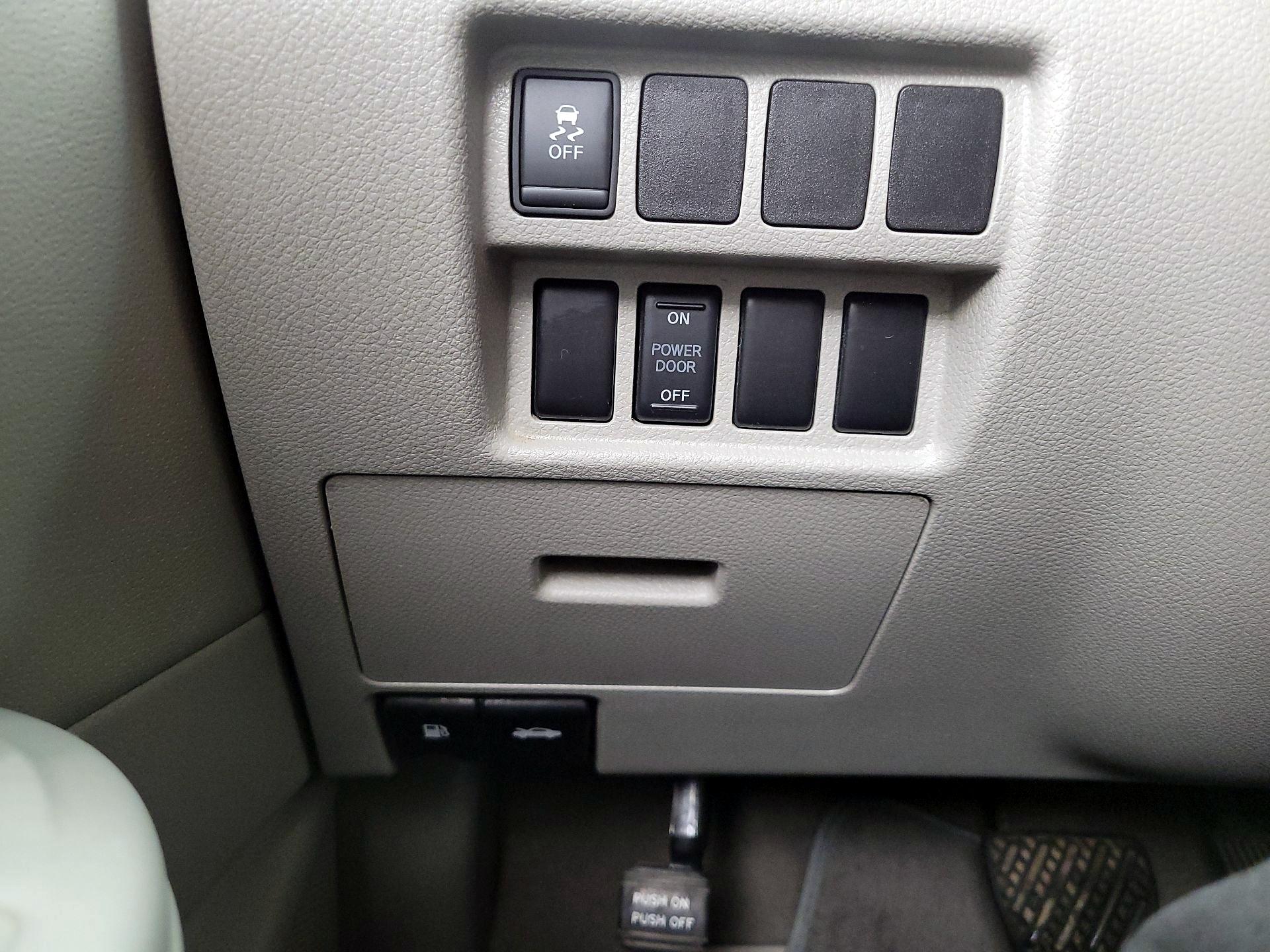 Thumbnail: 2016 Nissan Quest - 13