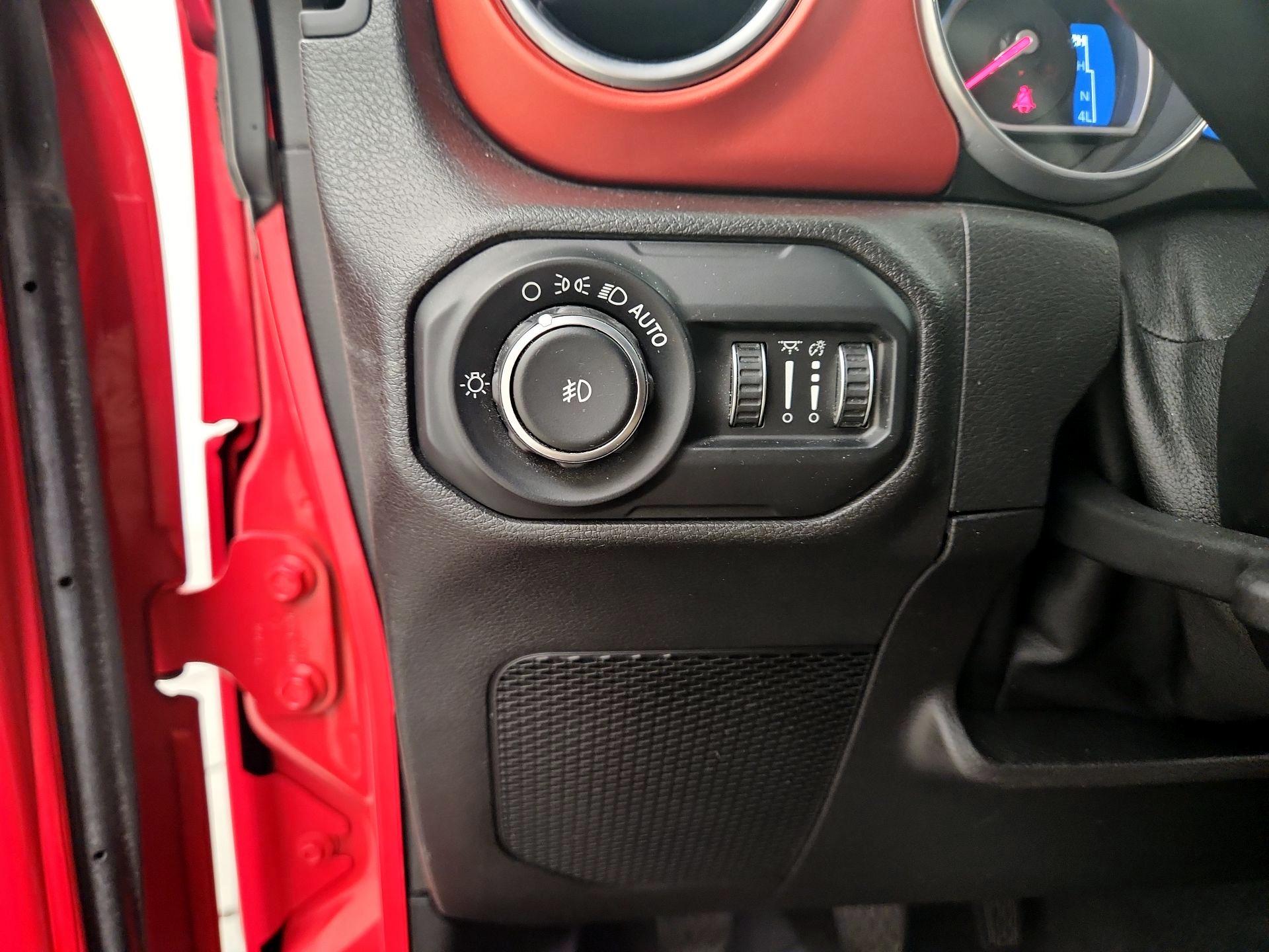 Thumbnail: 2018 Jeep Wrangler - 13