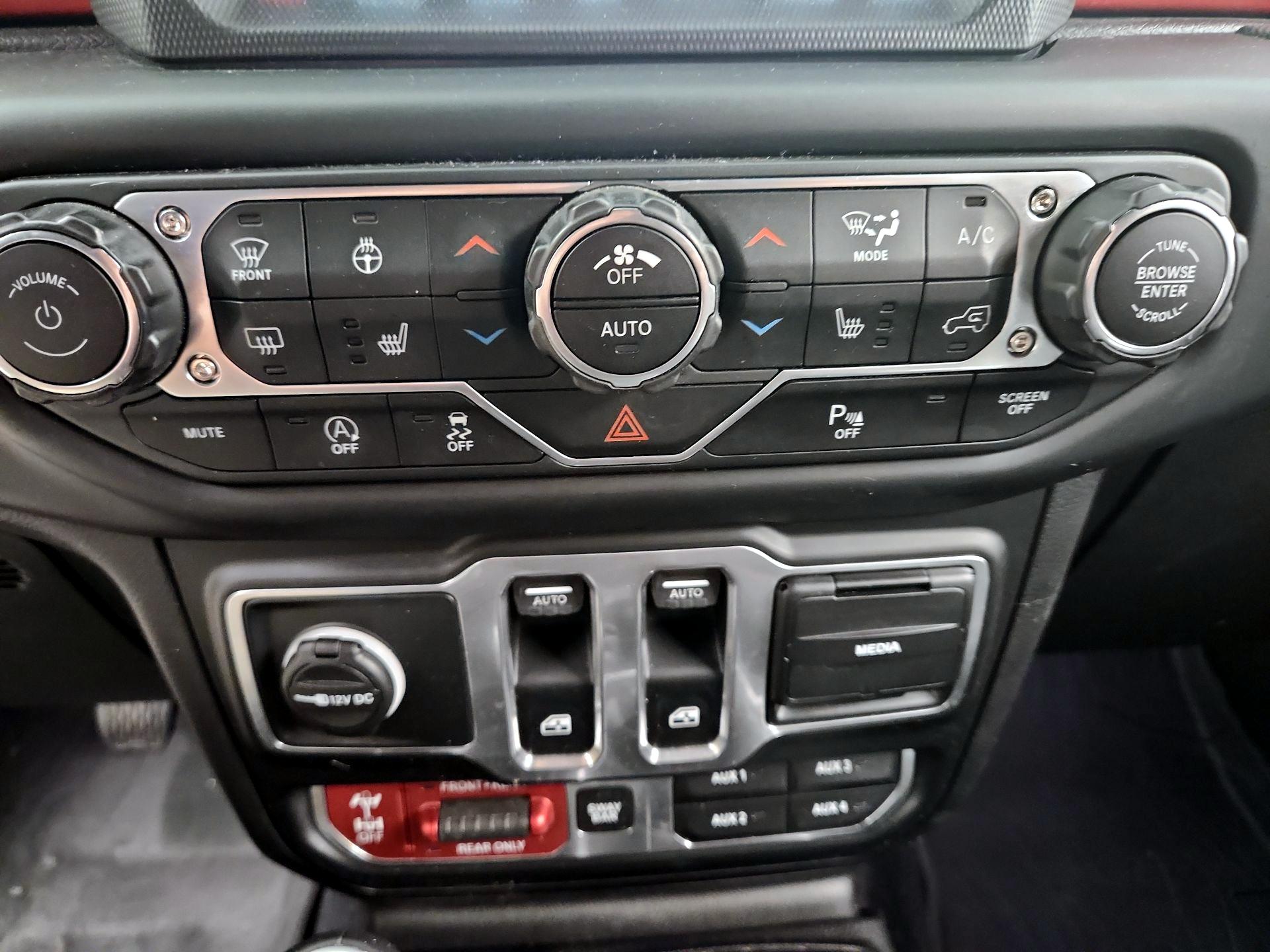 Thumbnail: 2018 Jeep Wrangler - 16
