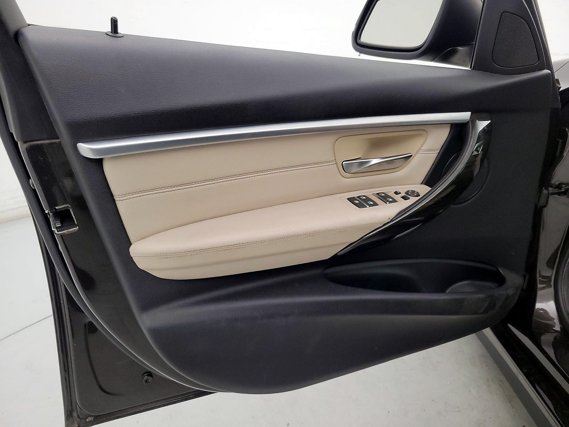 Thumbnail: 2016 BMW 3 Series - 12