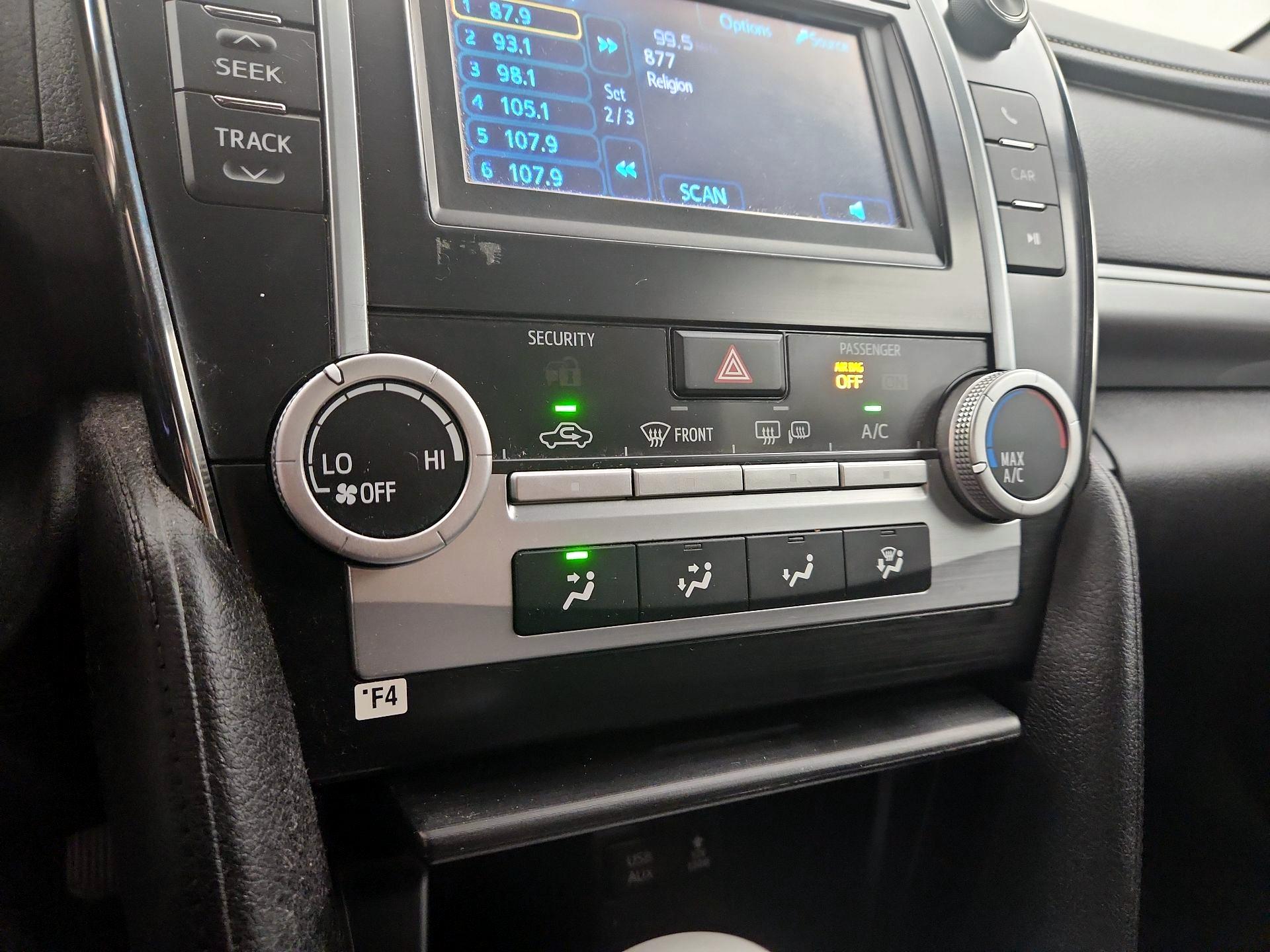Thumbnail: 2014 Toyota Camry - 15