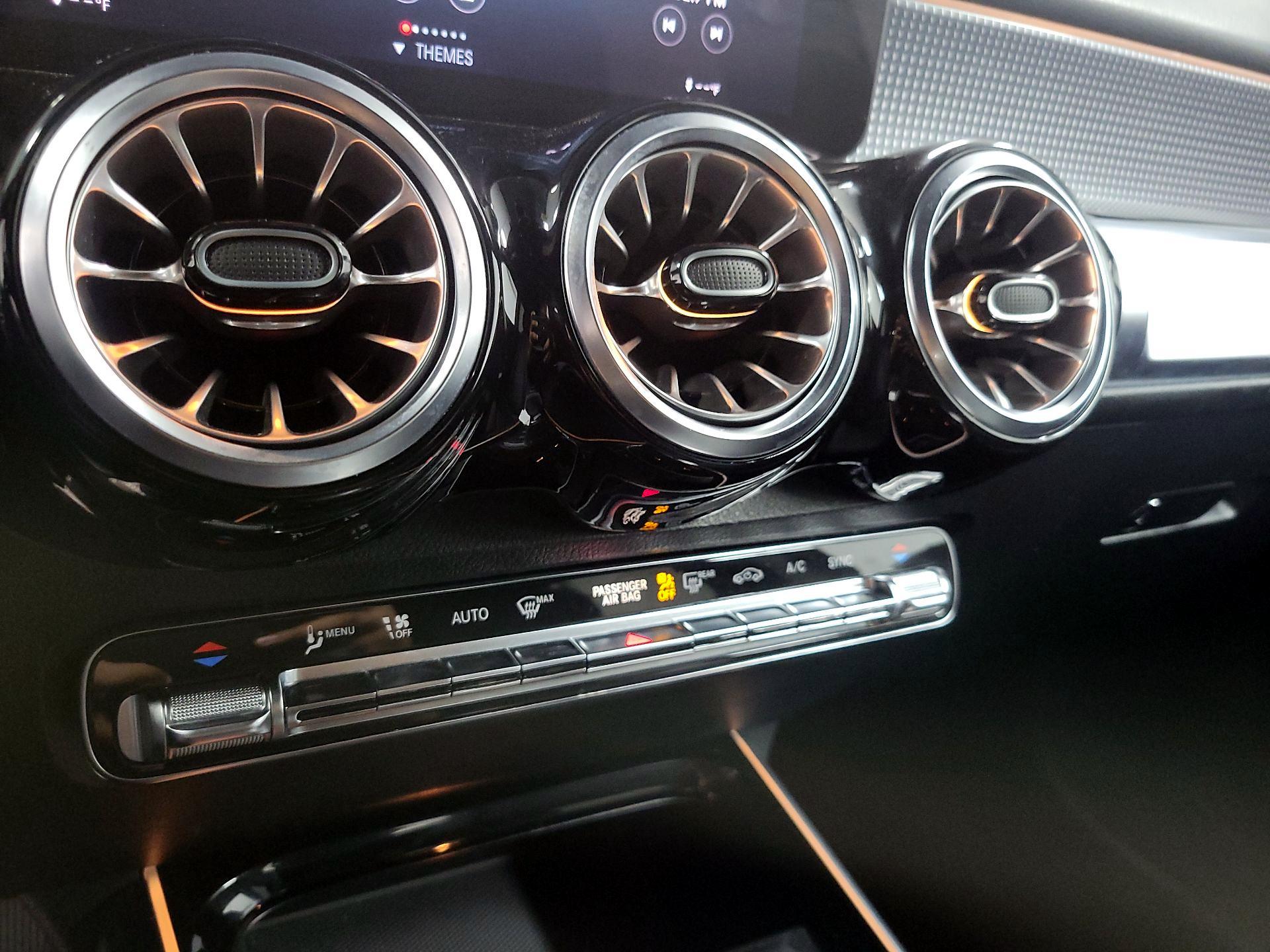 Thumbnail: 2023 Mercedes-Benz GLB - 16