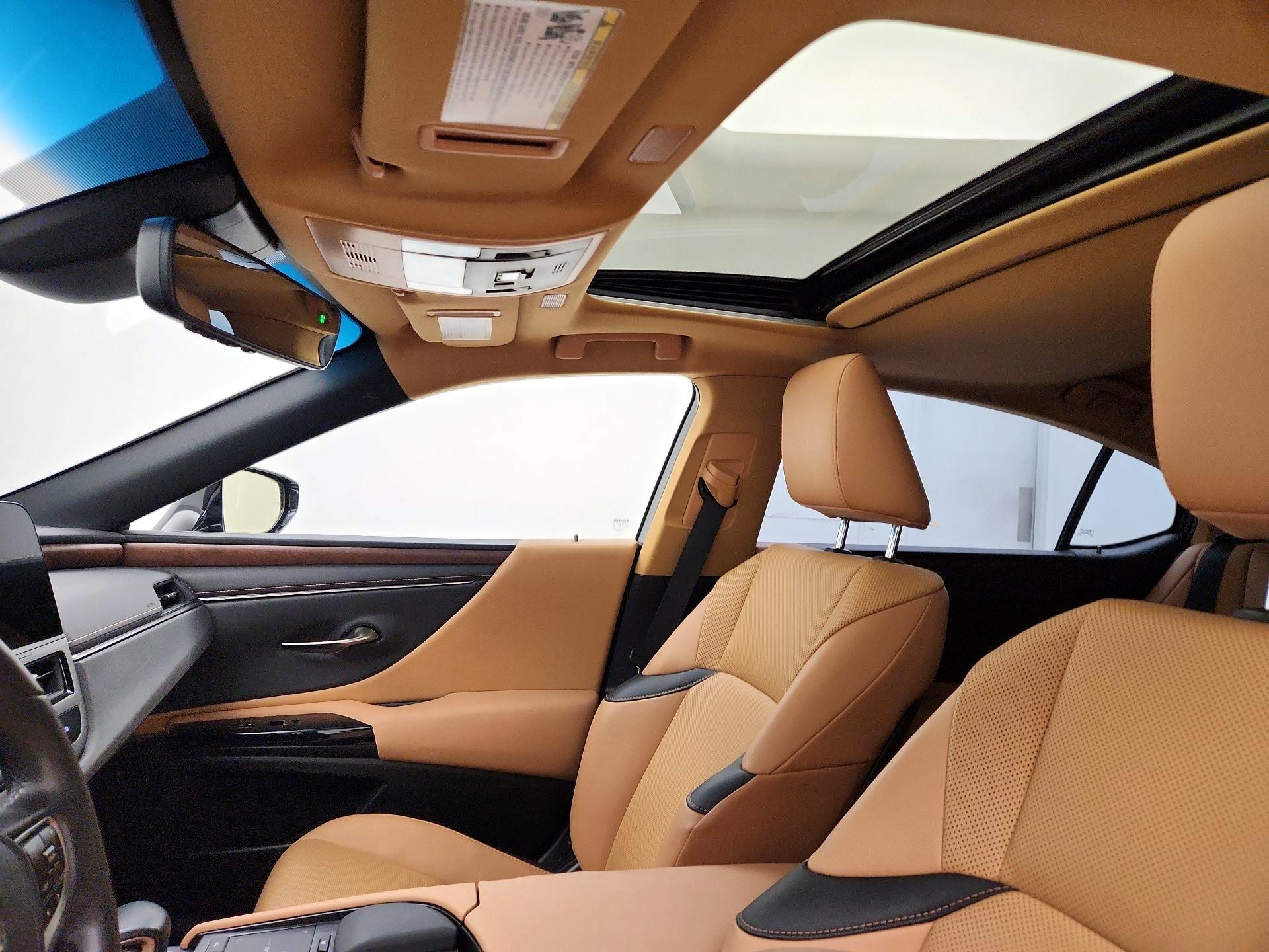 Thumbnail: 2022 Lexus ES - 18