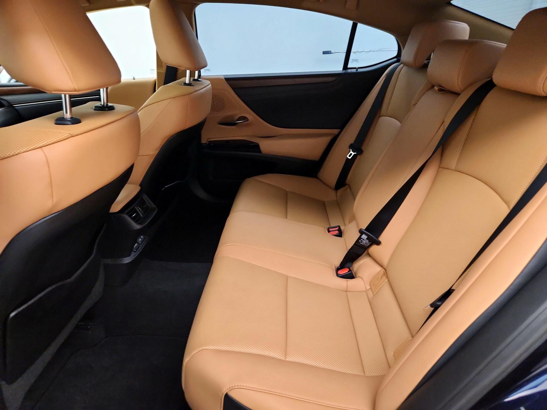 Thumbnail: 2022 Lexus ES - 19