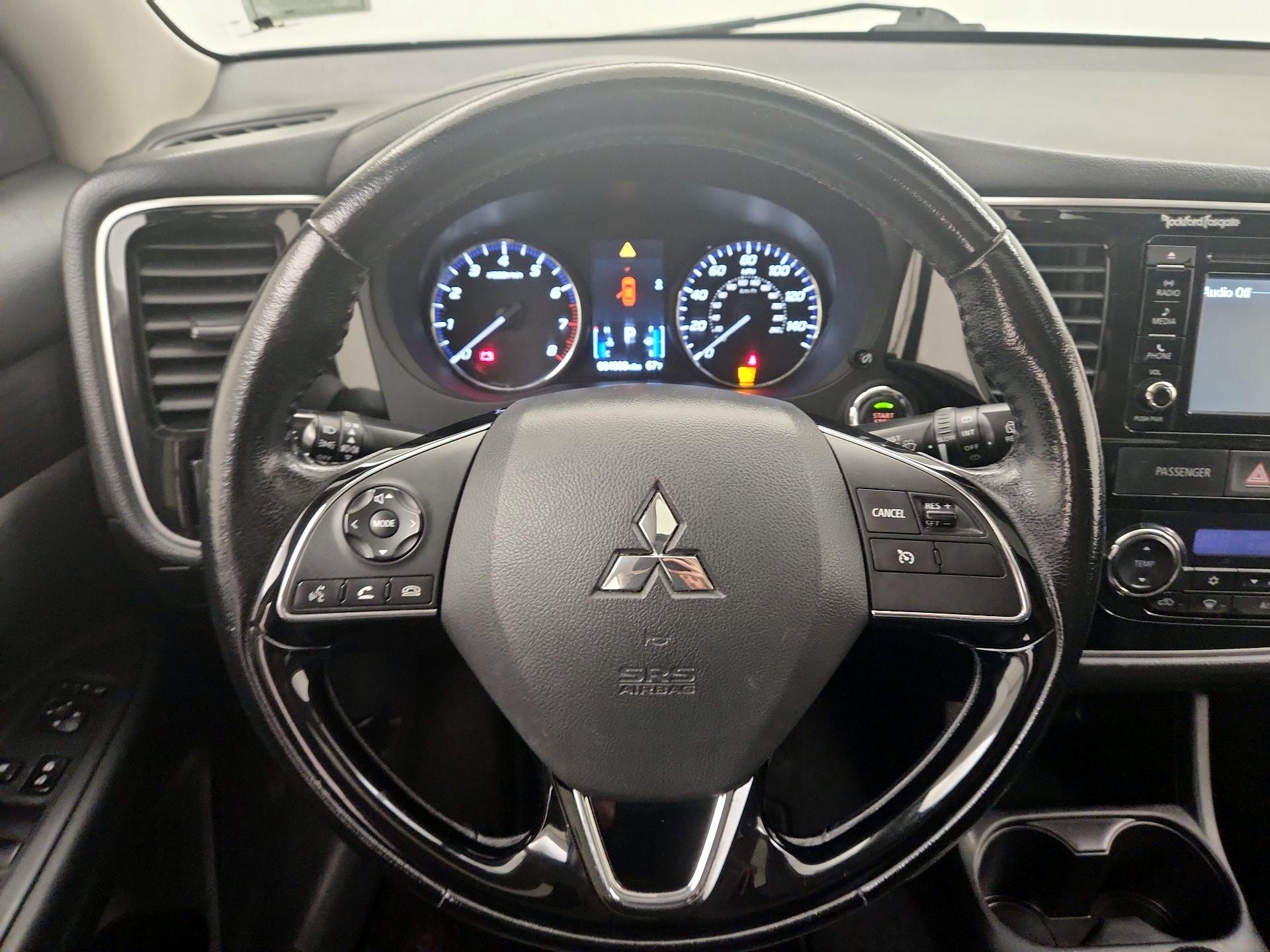 Thumbnail: 2016 Mitsubishi Outlander - 10