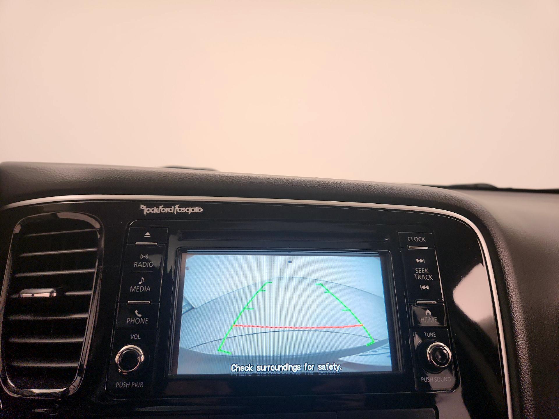 Thumbnail: 2016 Mitsubishi Outlander - 14
