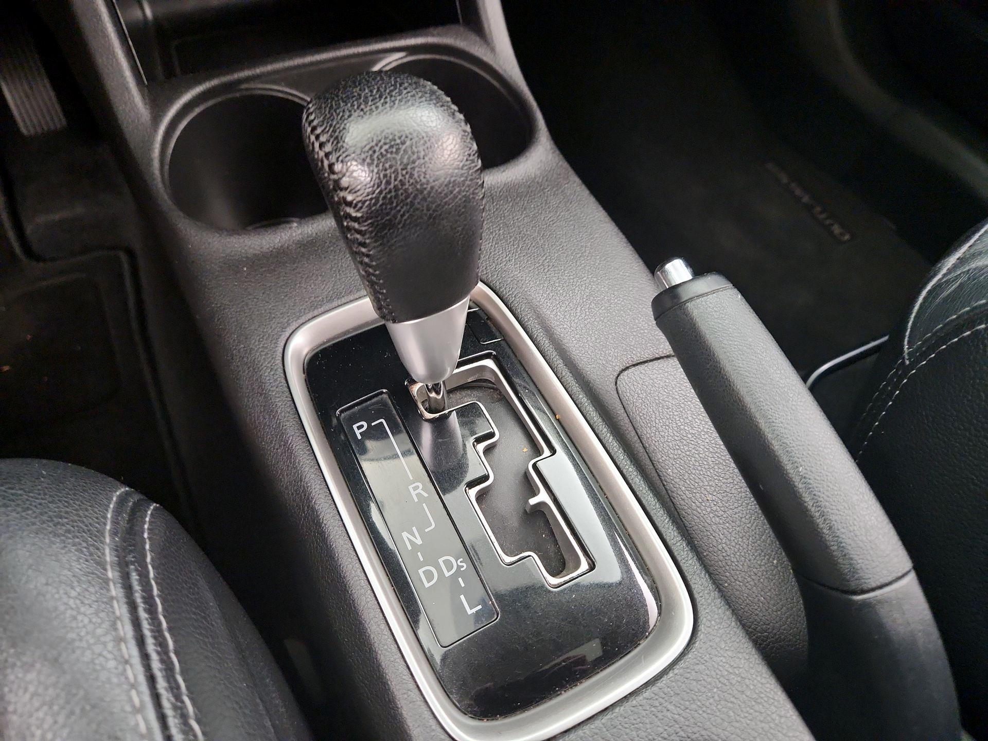 Thumbnail: 2016 Mitsubishi Outlander - 17