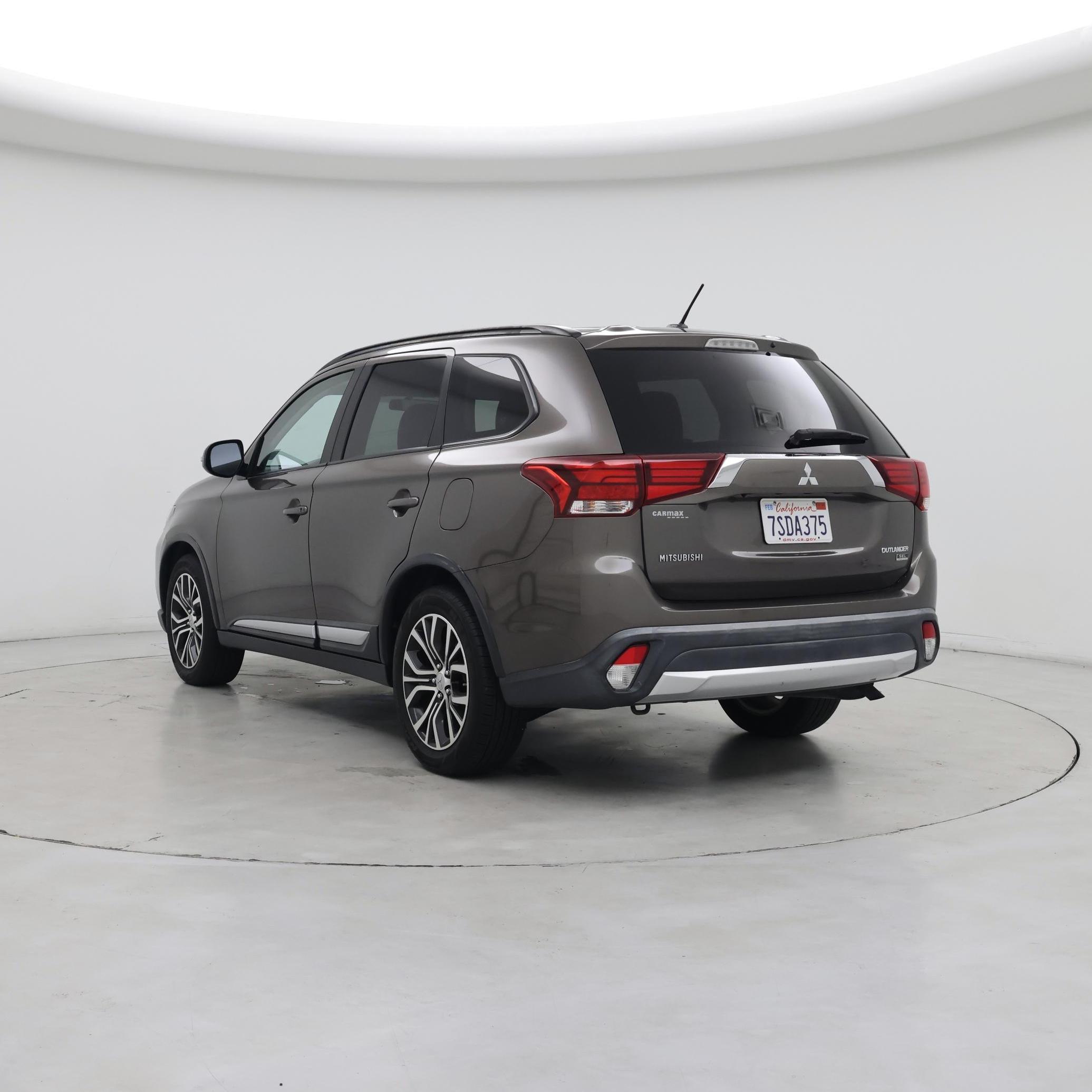Thumbnail: 2016 Mitsubishi Outlander - 2