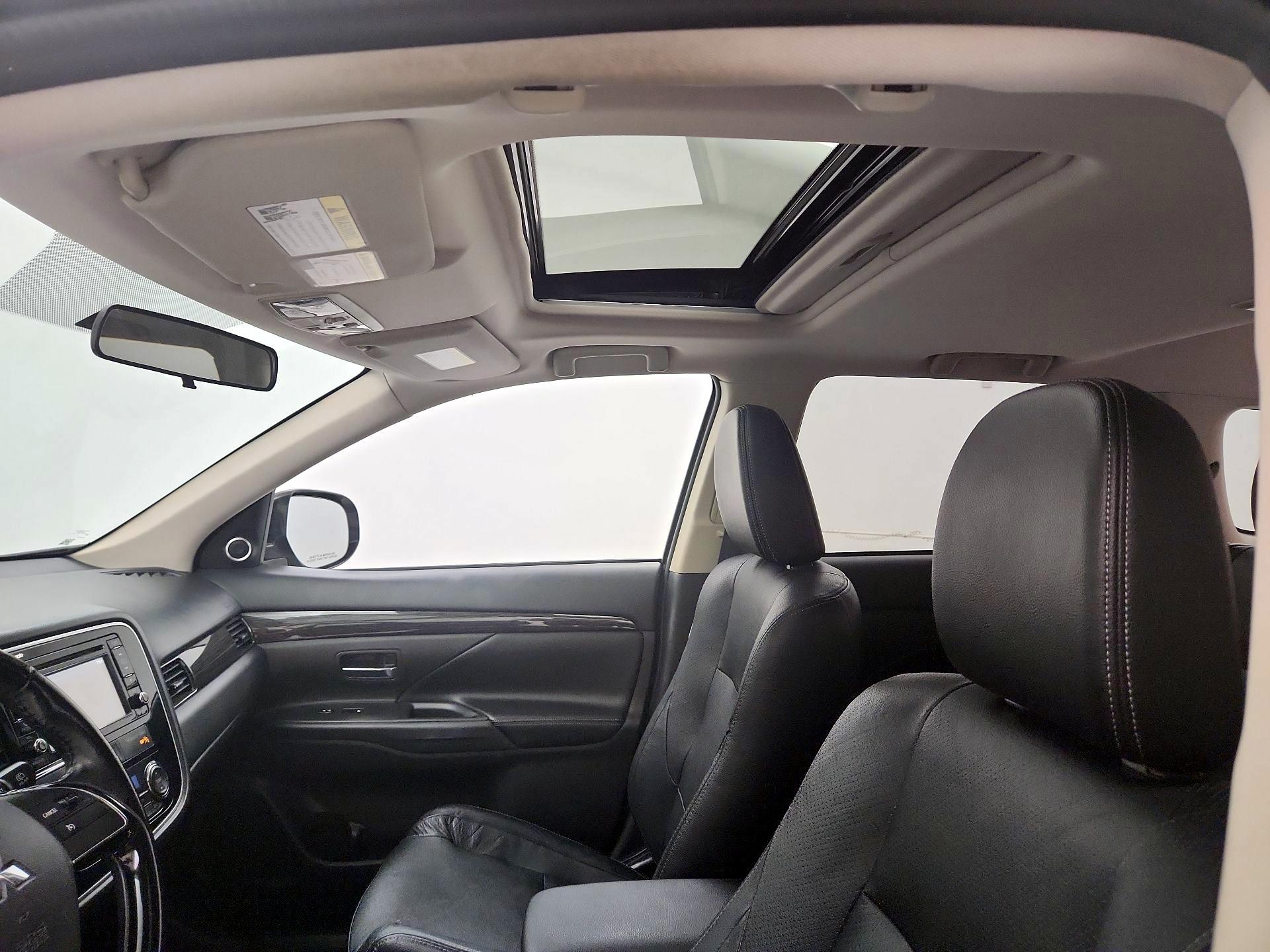 Thumbnail: 2016 Mitsubishi Outlander - 19