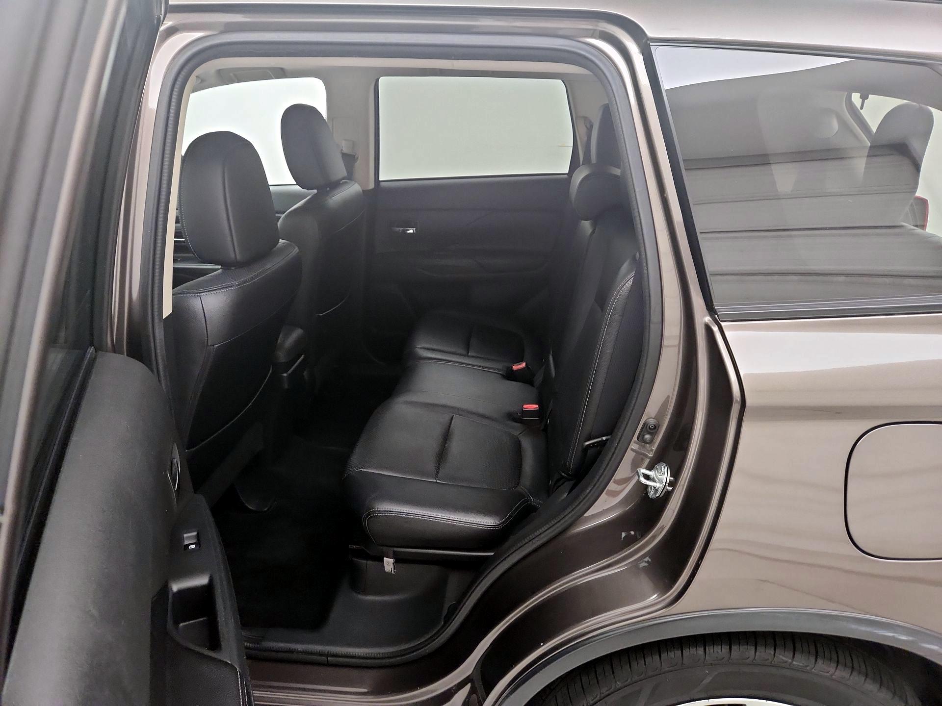 Thumbnail: 2016 Mitsubishi Outlander - 20