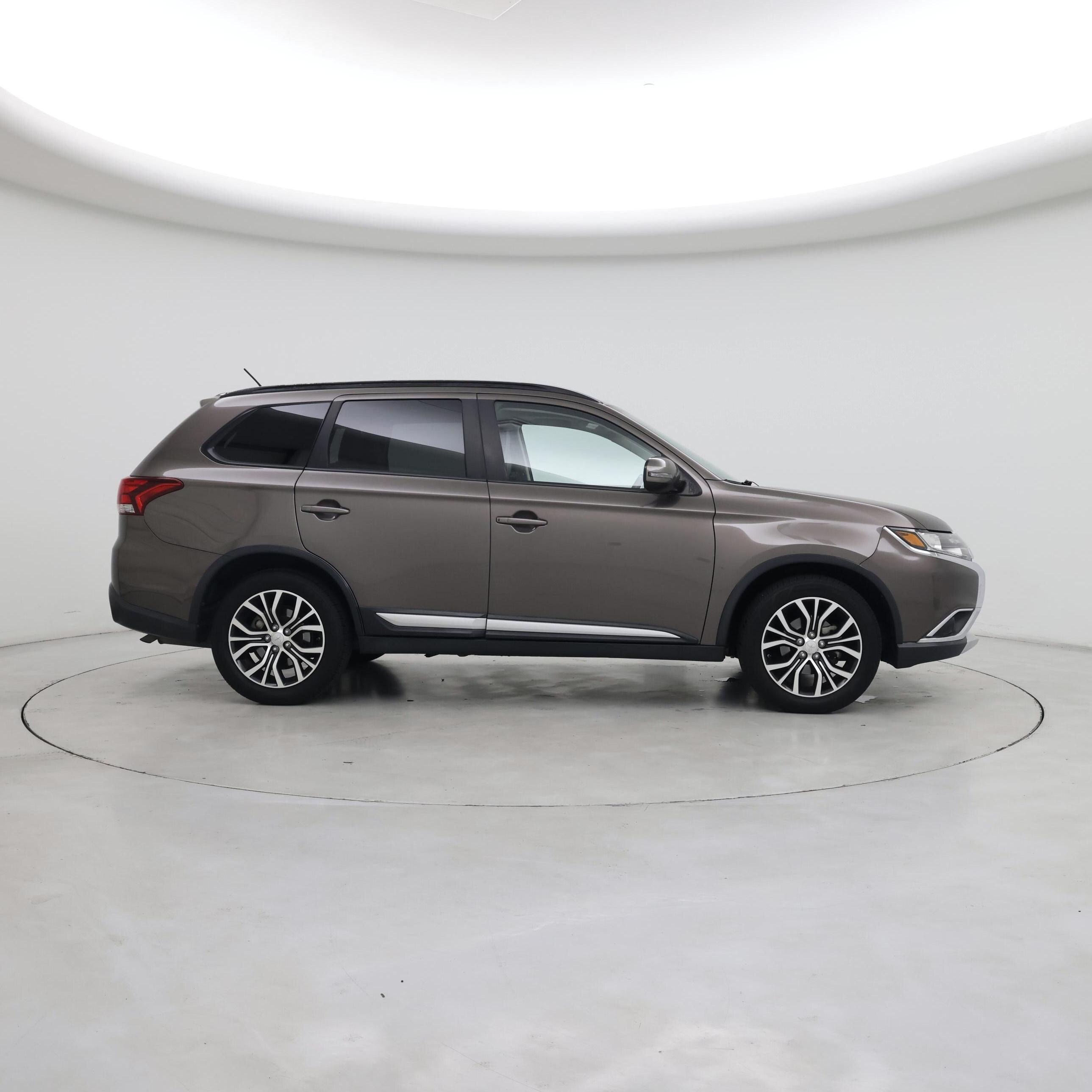 Thumbnail: 2016 Mitsubishi Outlander - 7