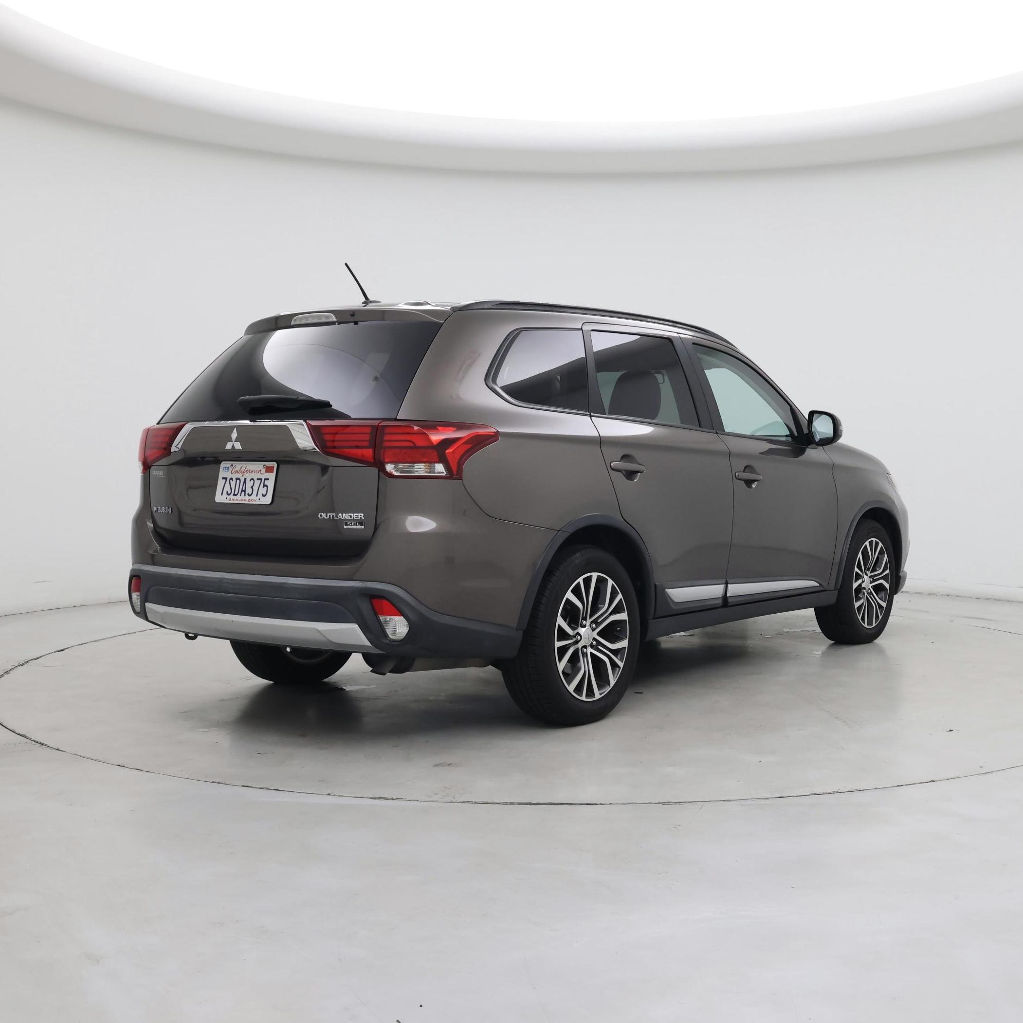 Thumbnail: 2016 Mitsubishi Outlander - 8