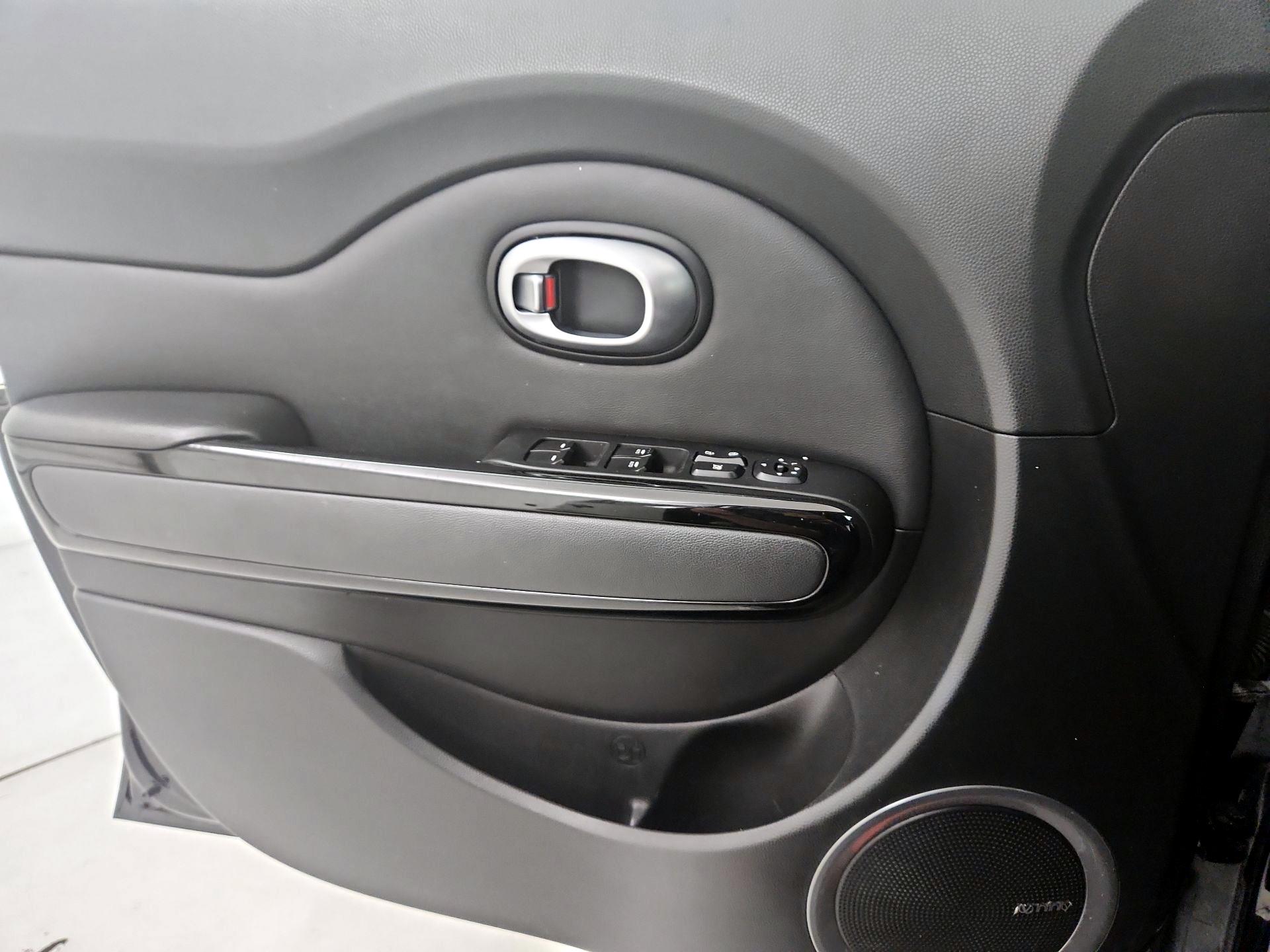 Thumbnail: 2015 Kia Soul - 12