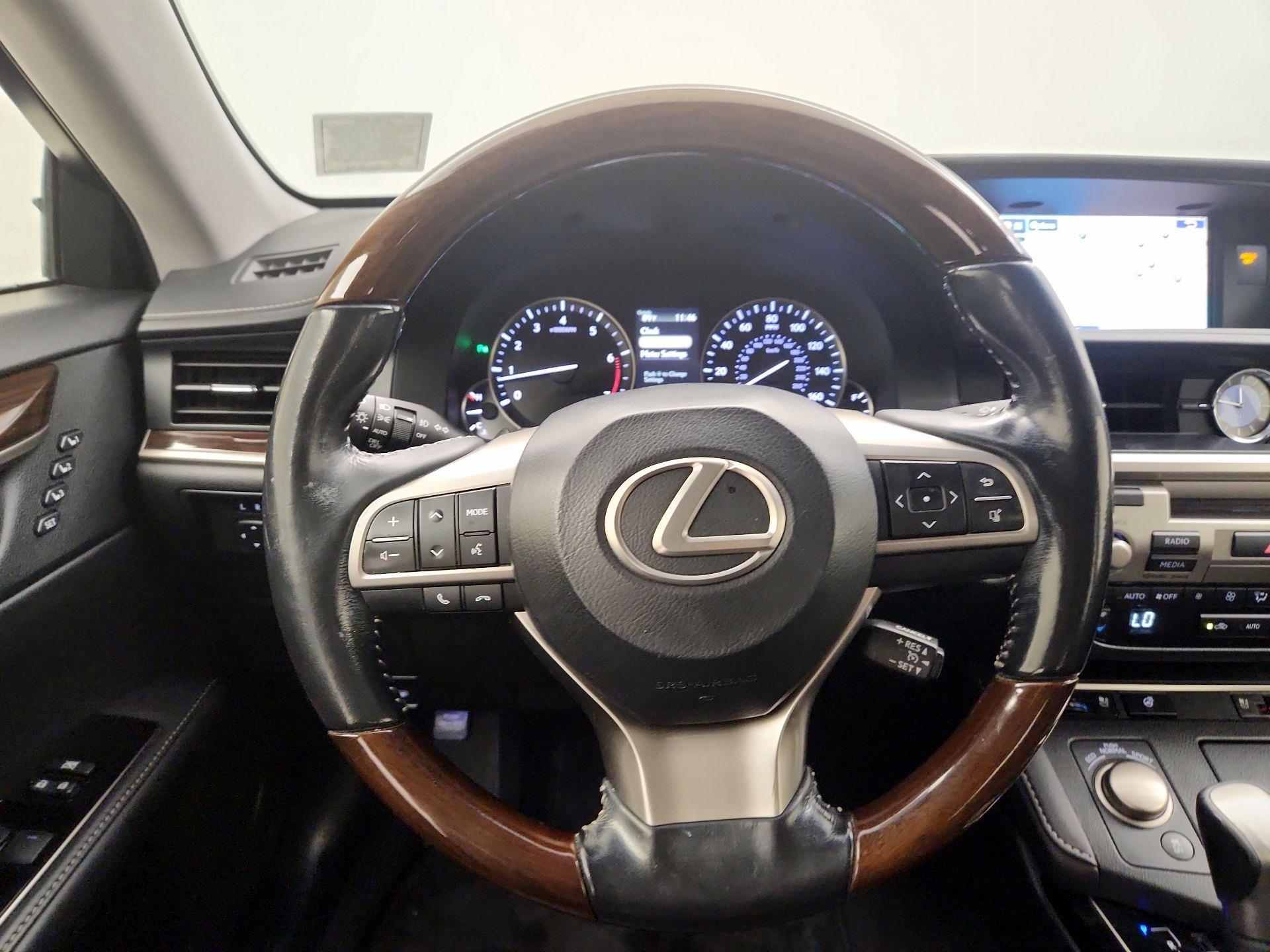 Thumbnail: 2016 Lexus ES - 10