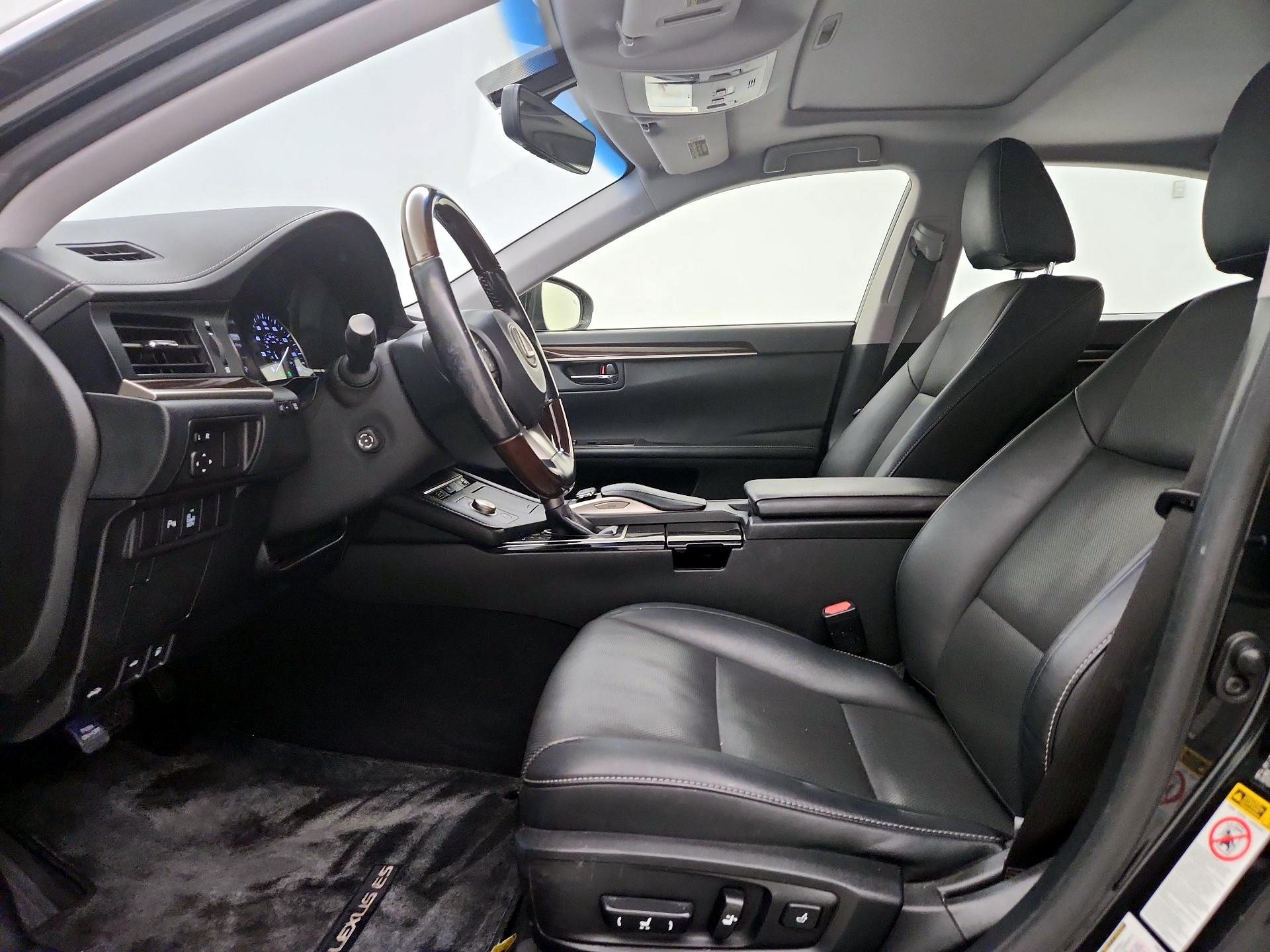 Thumbnail: 2016 Lexus ES - 11