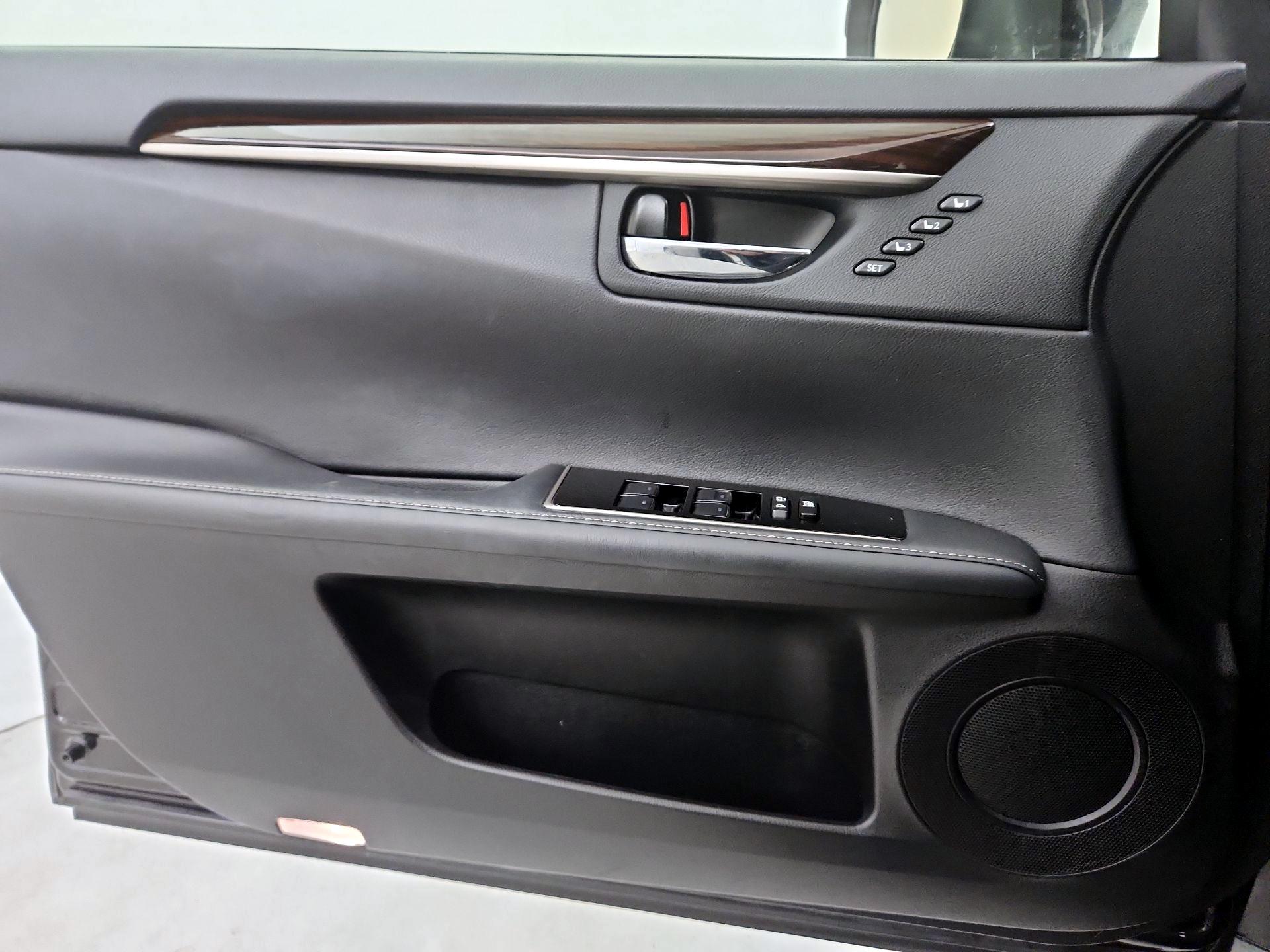 Thumbnail: 2016 Lexus ES - 12