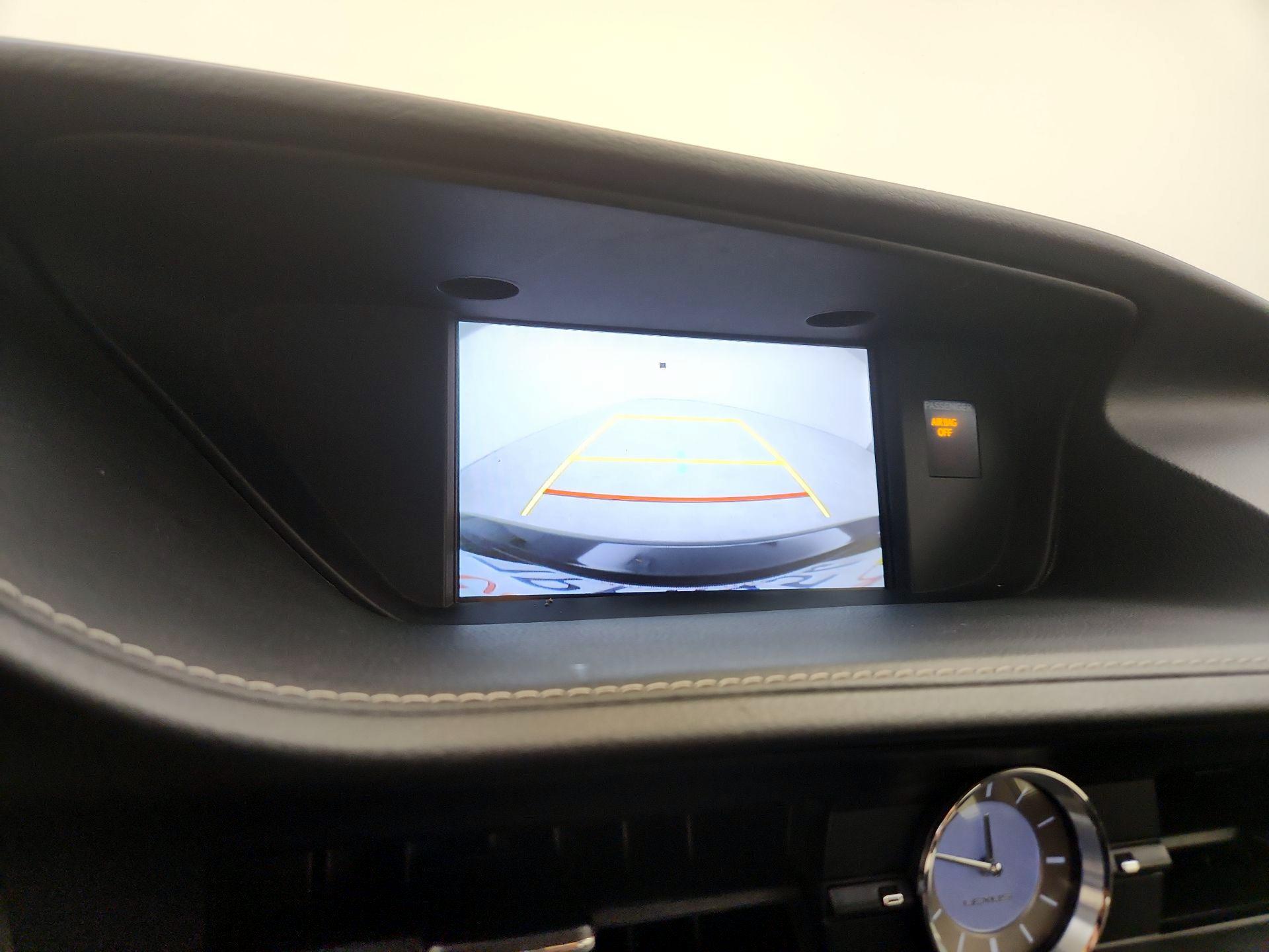 Thumbnail: 2016 Lexus ES - 15