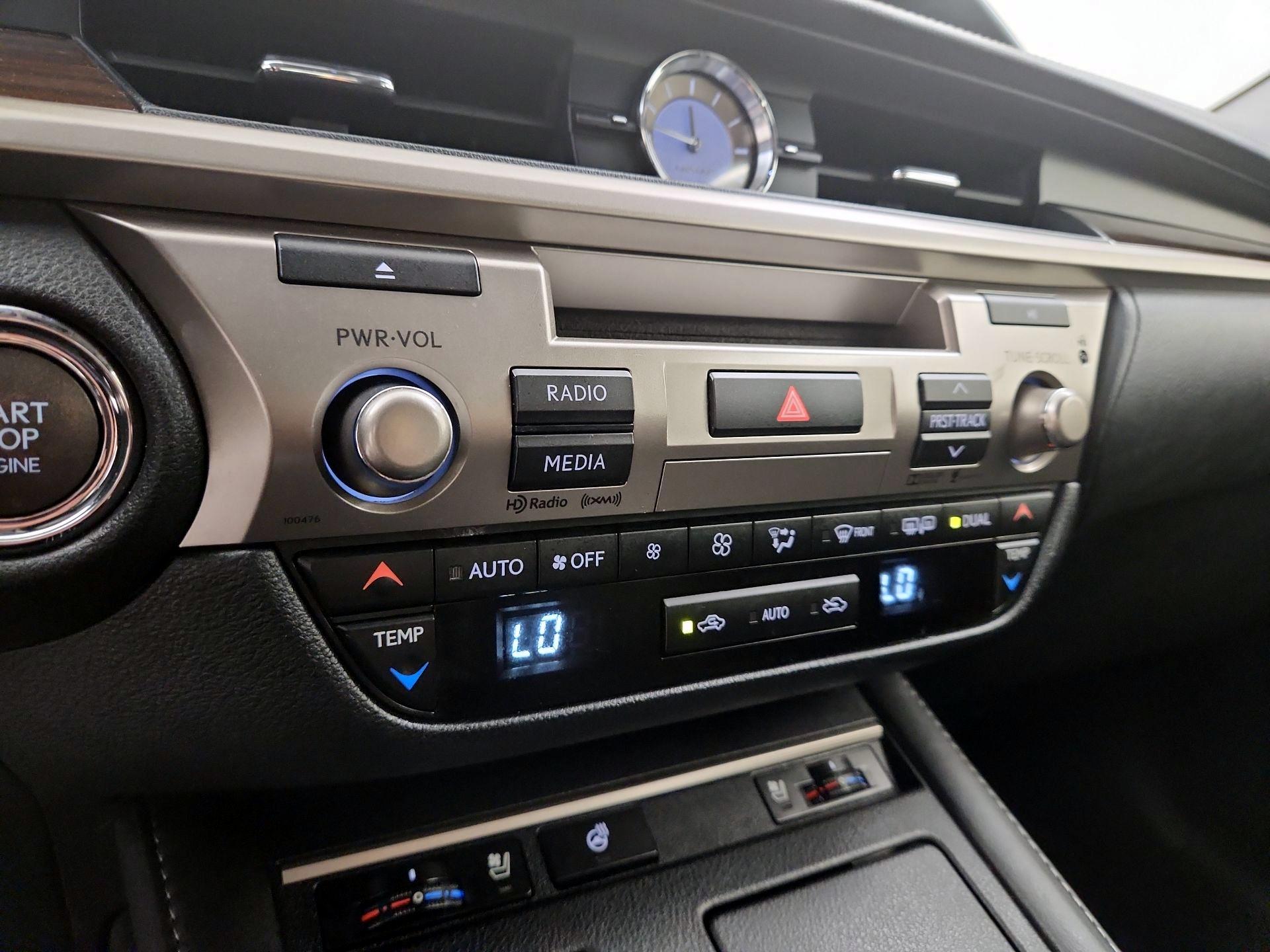 Thumbnail: 2016 Lexus ES - 17