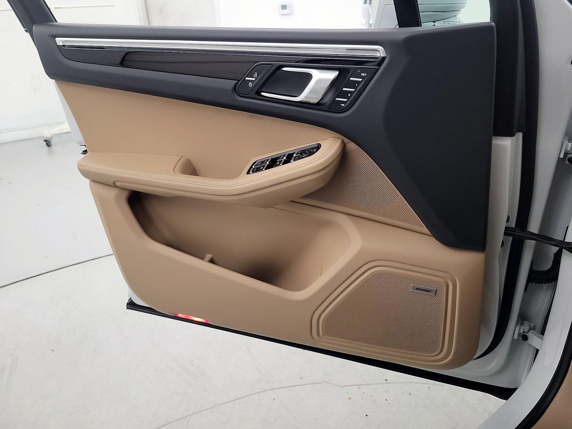 Thumbnail: 2023 Porsche Macan - 12