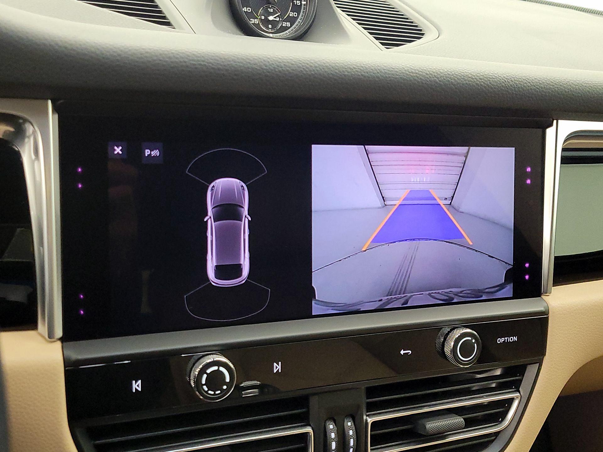 Thumbnail: 2023 Porsche Macan - 15