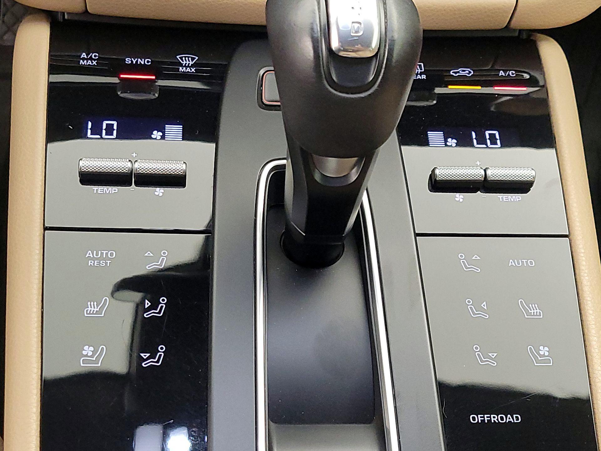 Thumbnail: 2023 Porsche Macan - 17