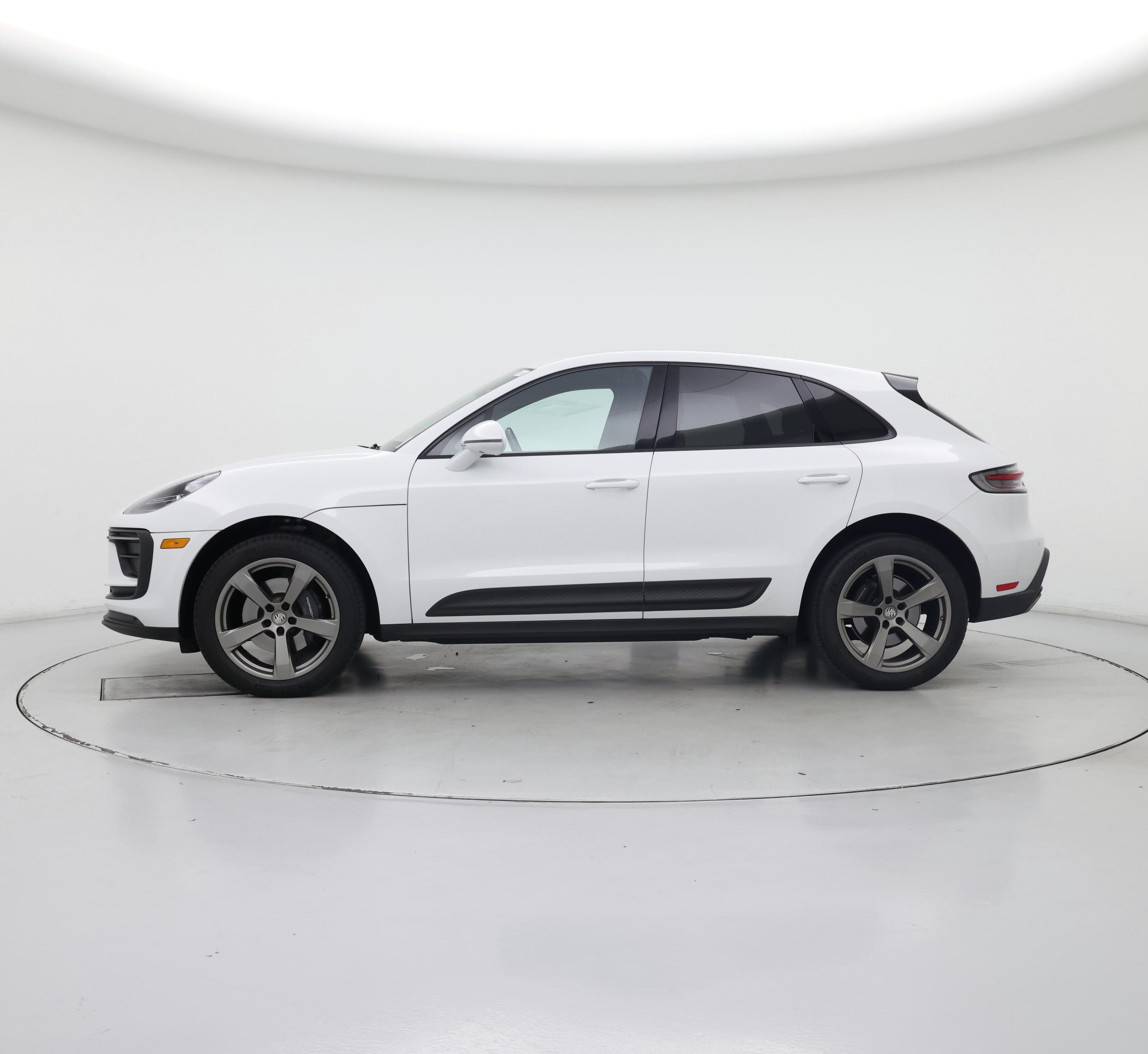 Thumbnail: 2023 Porsche Macan - 3