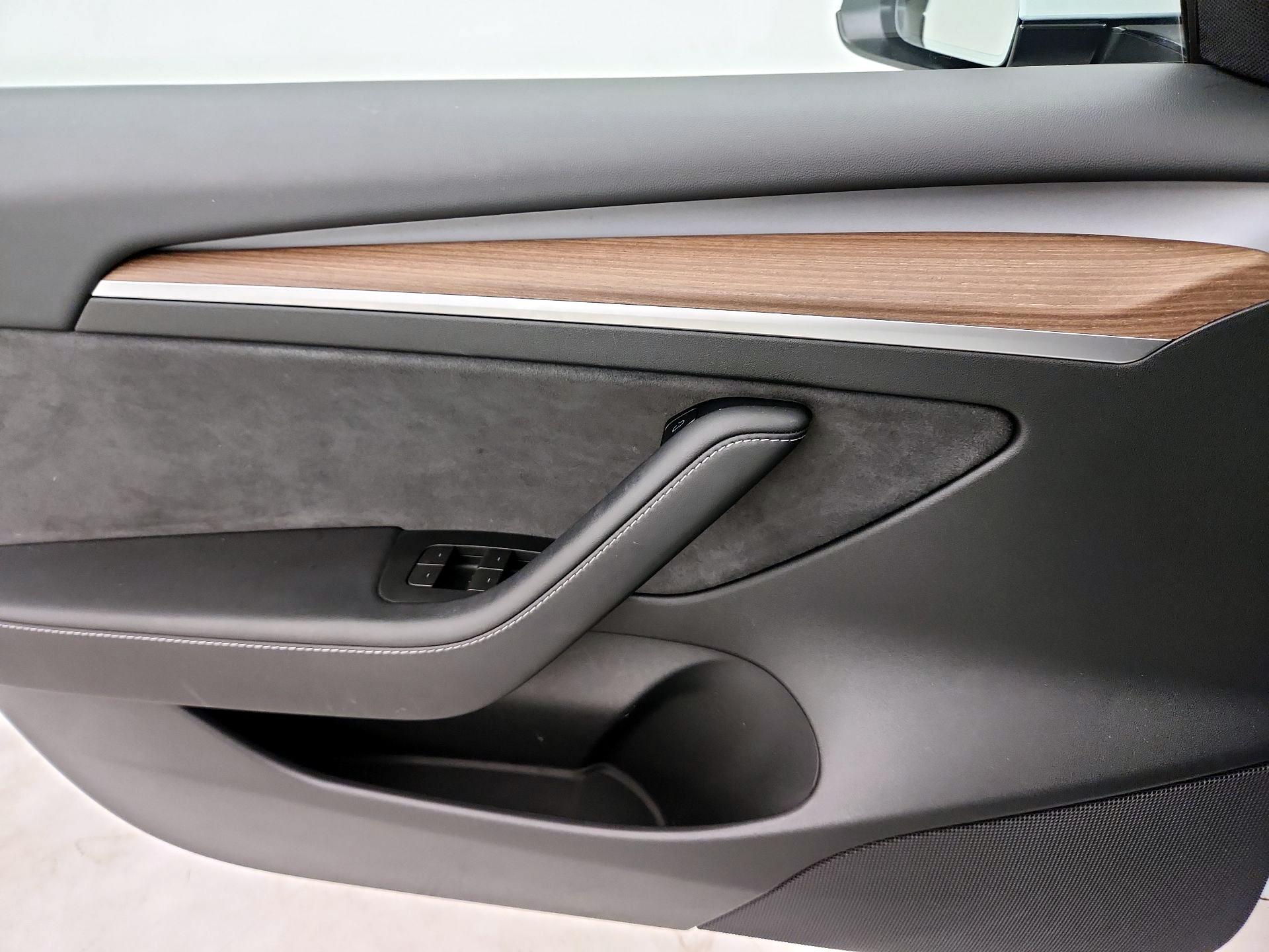 Thumbnail: 2022 Tesla Model 3 - 12