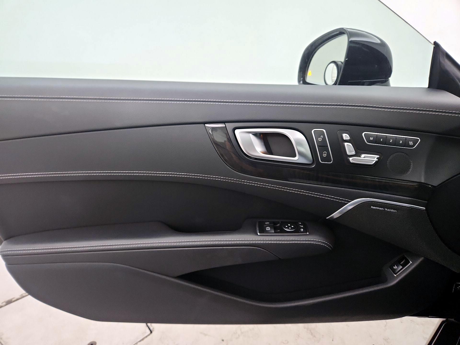Thumbnail: 2016 Mercedes-Benz SL-Class - 12
