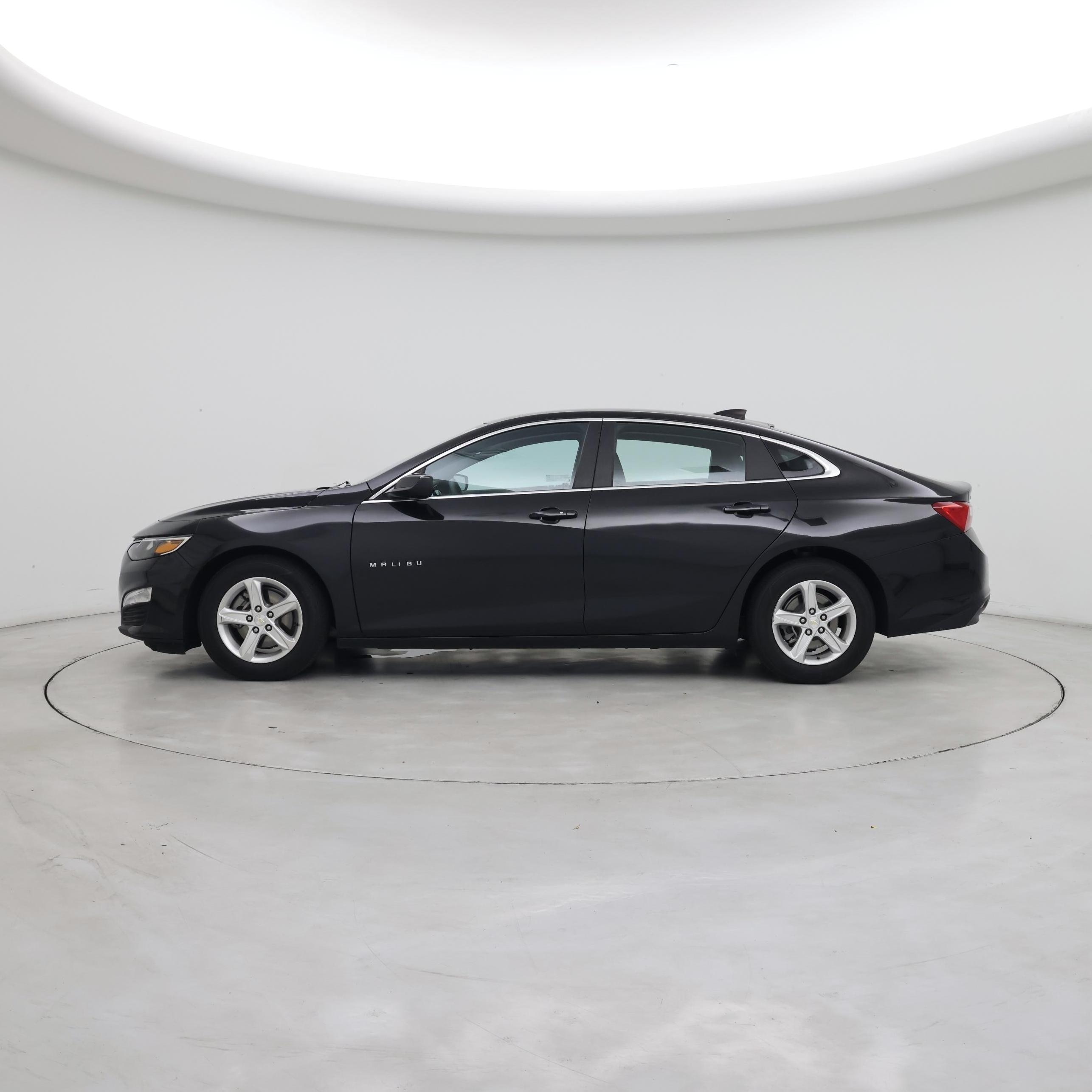 Thumbnail: 2021 Chevrolet Malibu - 3
