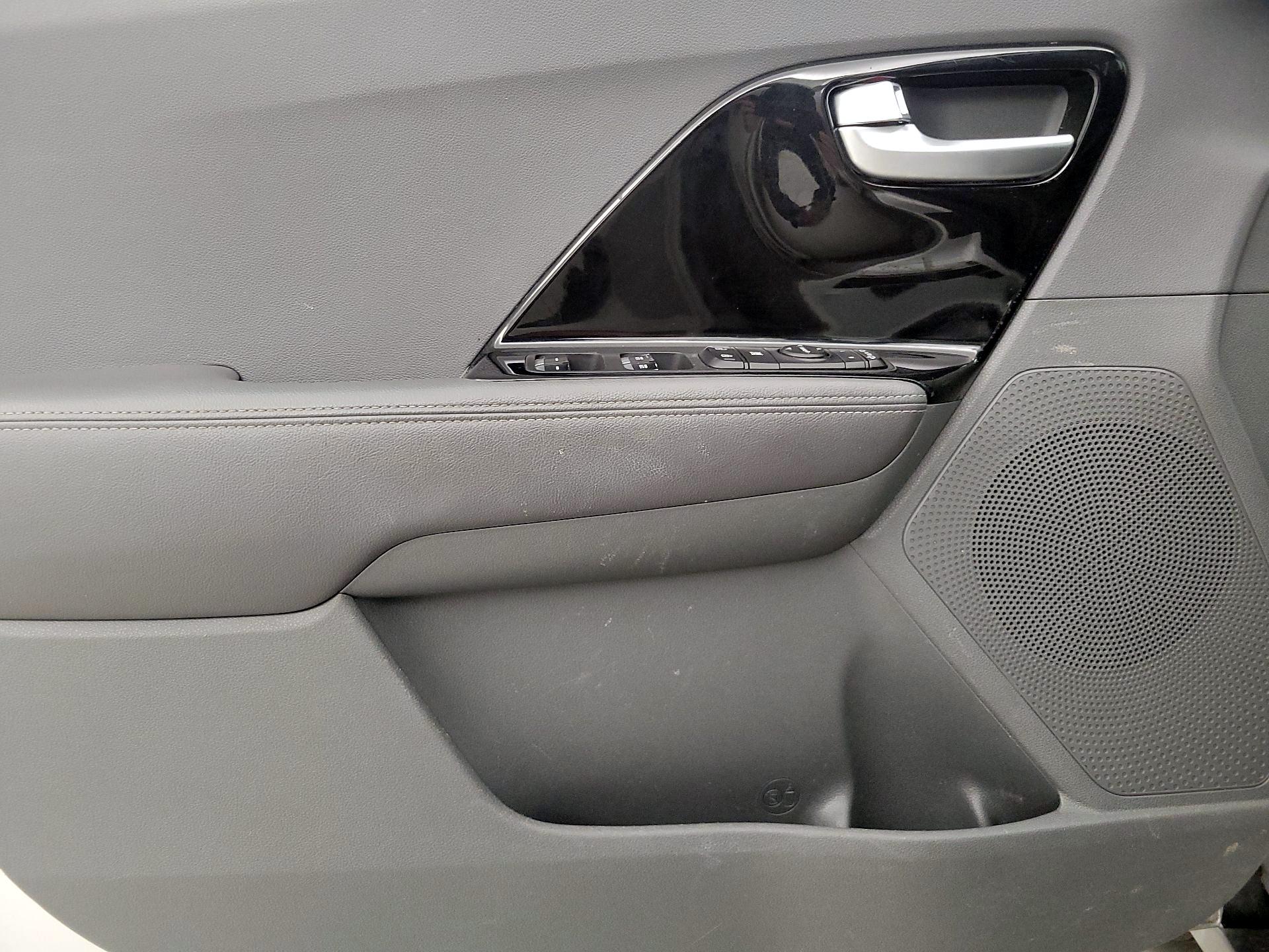 Thumbnail: 2019 Kia Niro - 12