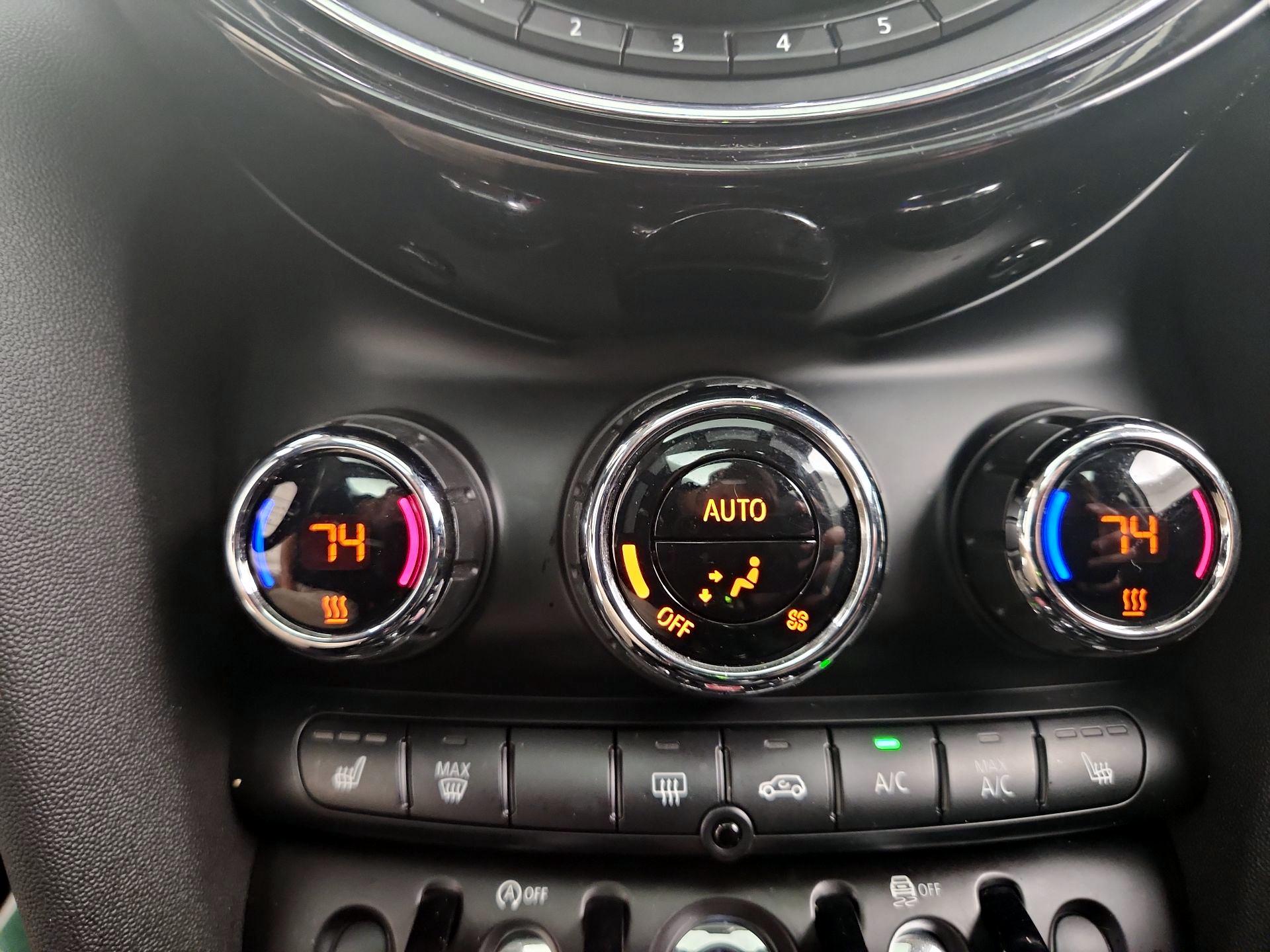 Thumbnail: 2019 MINI Cooper Hardtop - 17