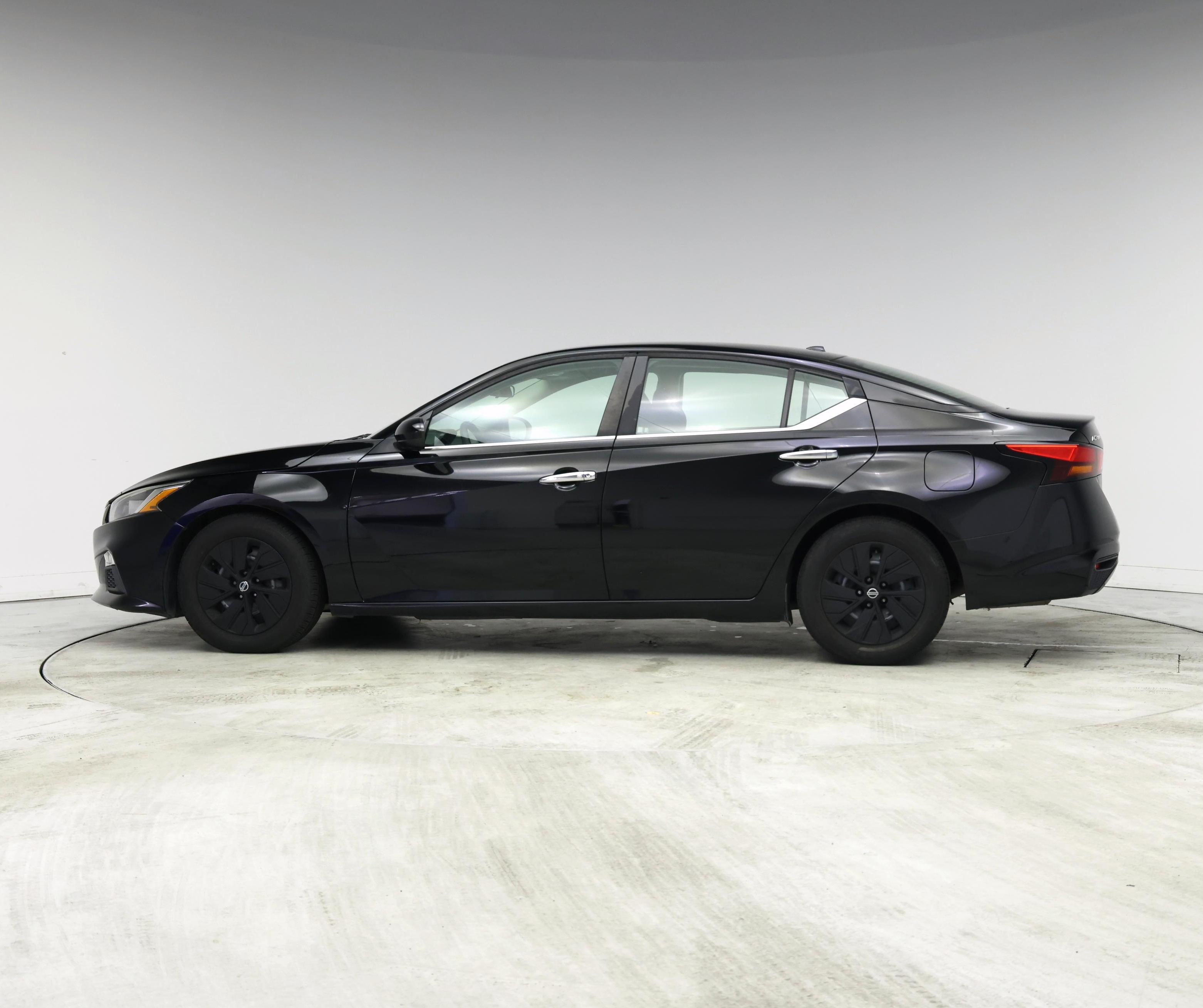 Thumbnail: 2020 Nissan Altima - 3