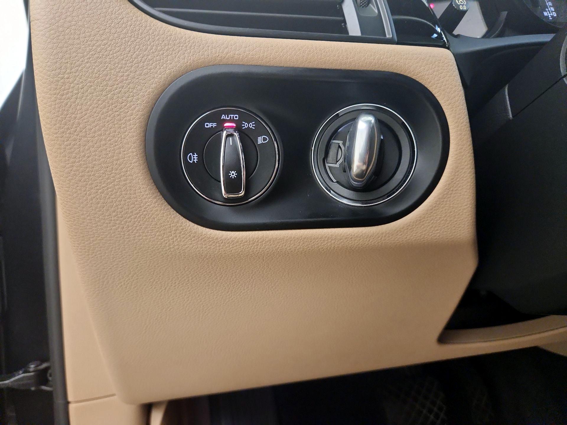 Thumbnail: 2019 Porsche Macan - 13
