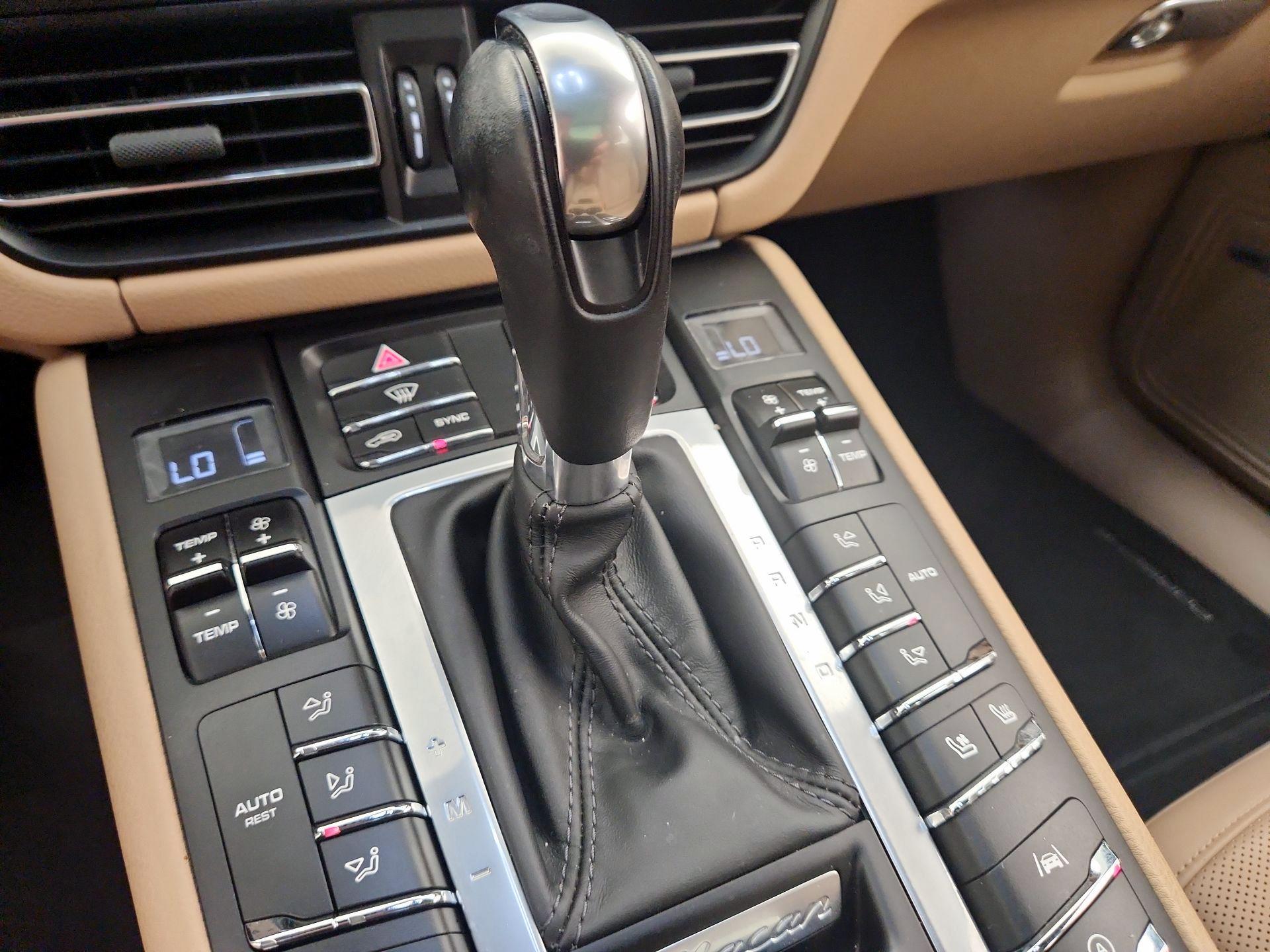 Thumbnail: 2019 Porsche Macan - 18