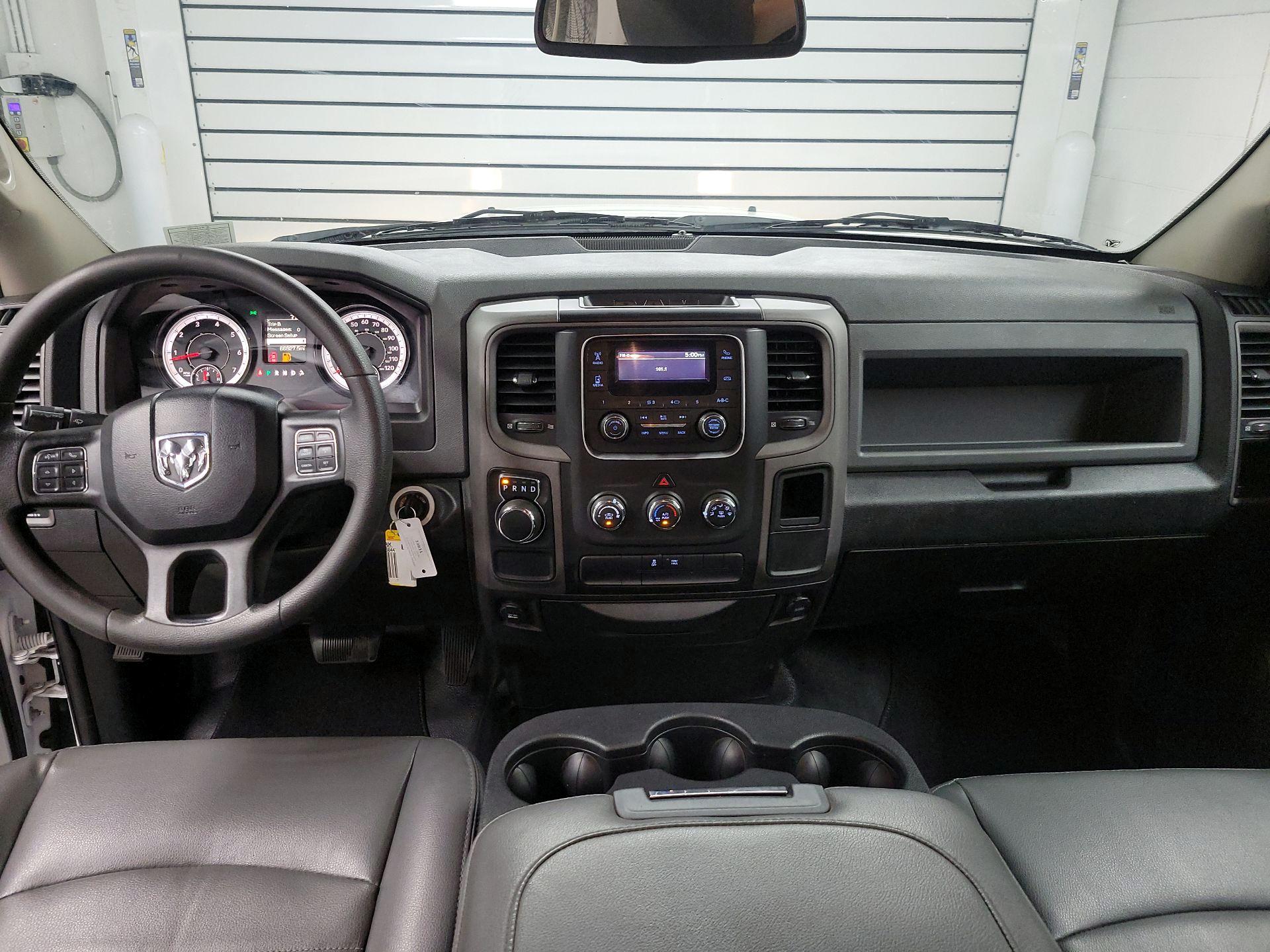 Thumbnail: 2019 RAM 1500 Classic - 9