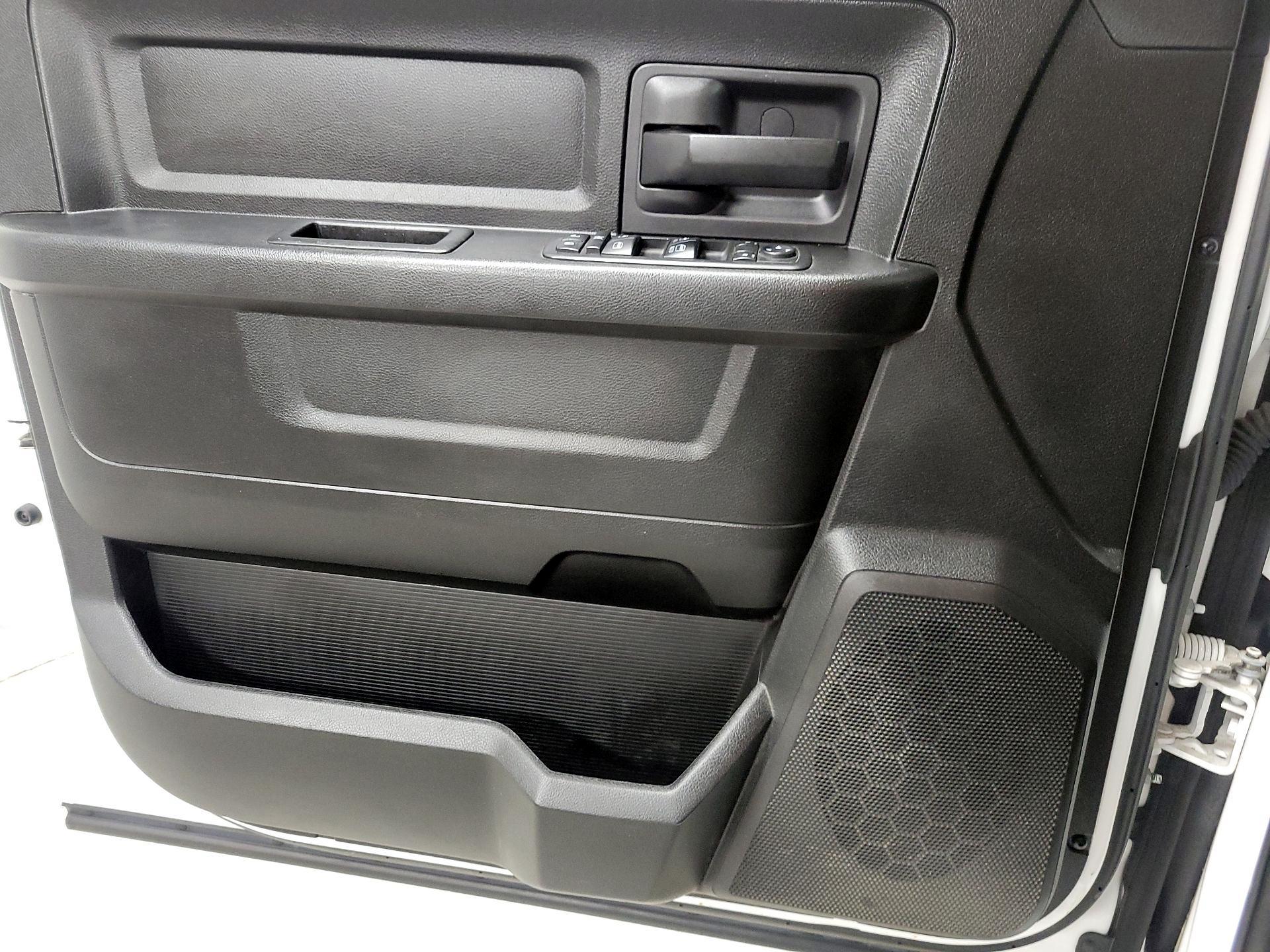 Thumbnail: 2019 RAM 1500 Classic - 12