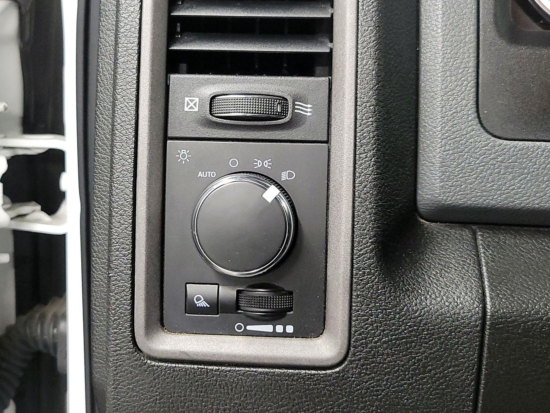 Thumbnail: 2019 RAM 1500 Classic - 13