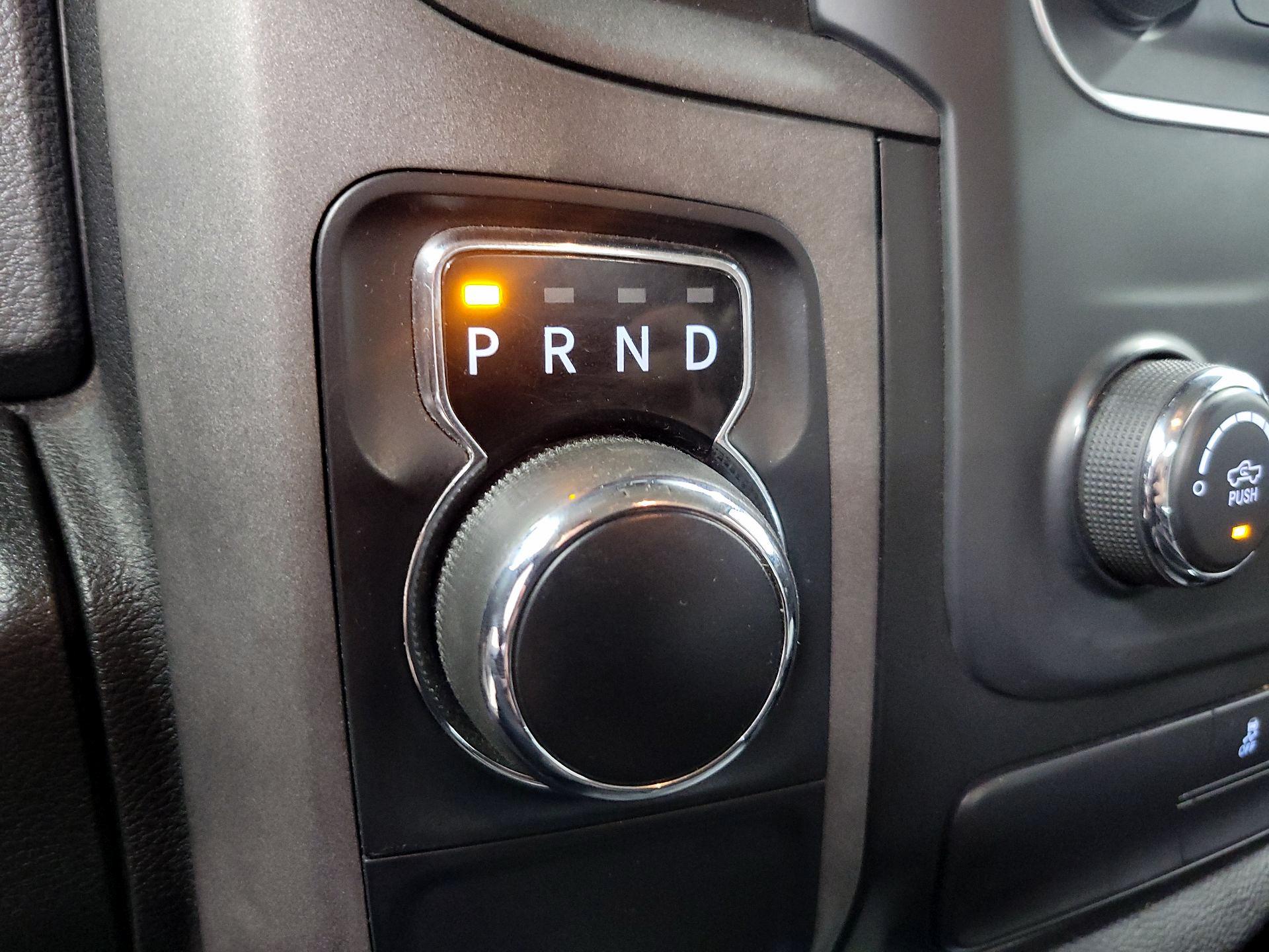 Thumbnail: 2019 RAM 1500 Classic - 17